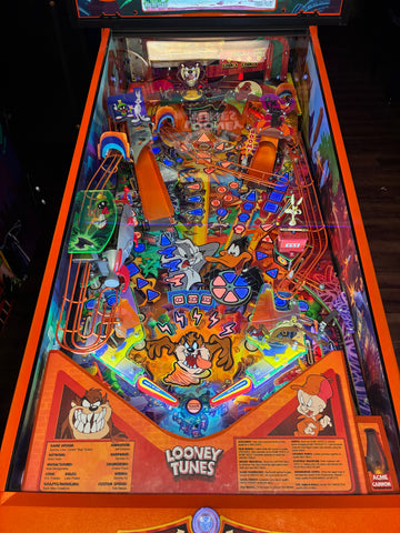 Image of Spooky Pinball Looney Tunes Collectors Edition Pinball Machine