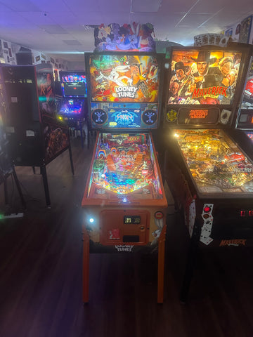 Image of Spooky Pinball Looney Tunes Collectors Edition Pinball Machine