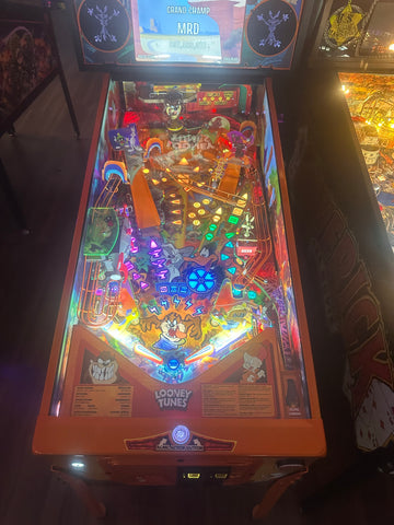 Image of Spooky Pinball Looney Tunes Collectors Edition Pinball Machine