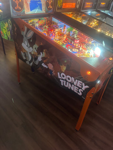 Image of Spooky Pinball Looney Tunes Collectors Edition Pinball Machine