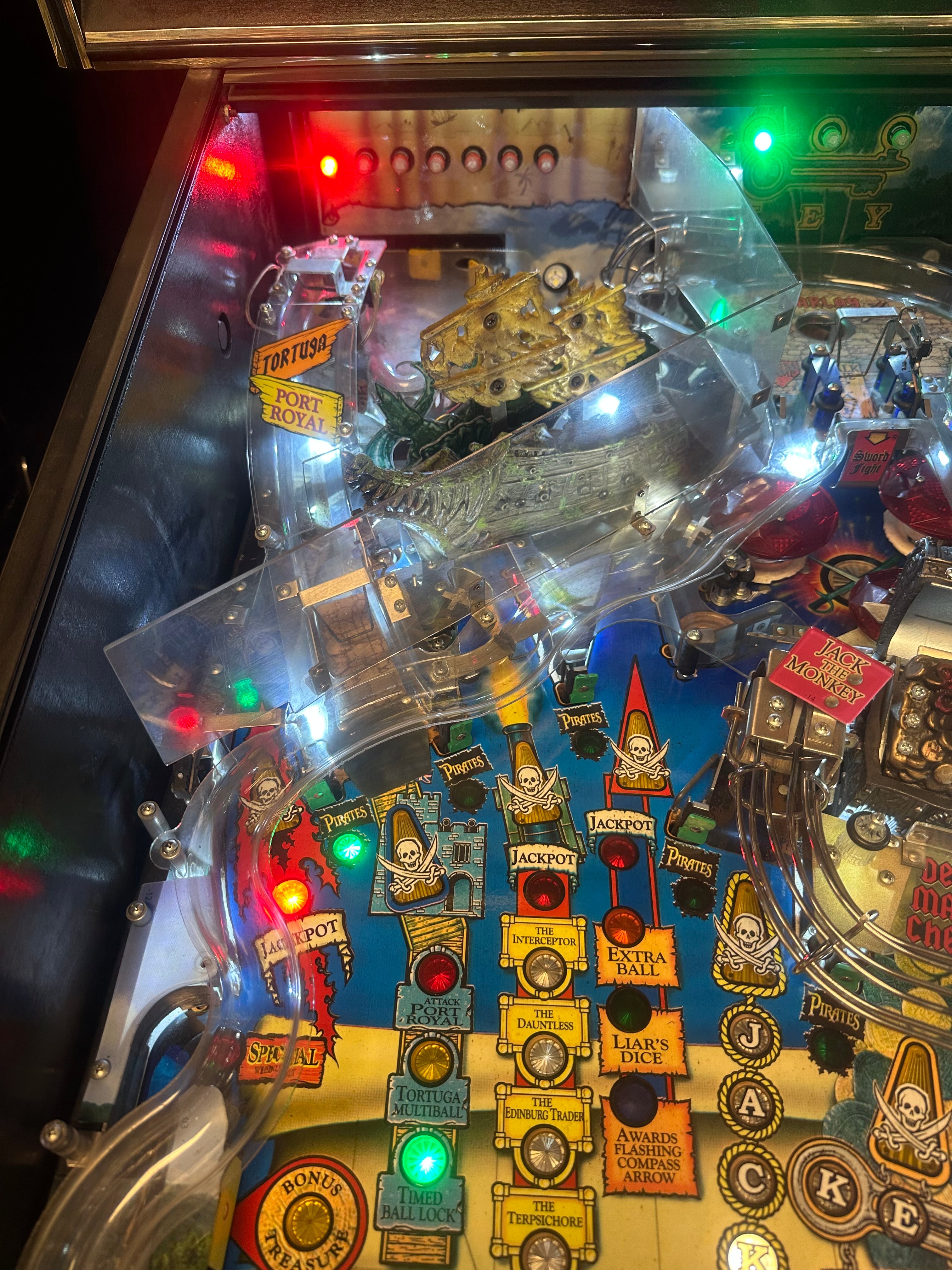 Stern Pinball Pirates of the Caribbean Pinball Machine