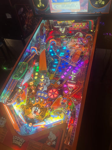 Image of Spooky Pinball Looney Tunes Collectors Edition Pinball Machine