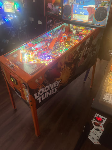 Image of Spooky Pinball Looney Tunes Collectors Edition Pinball Machine