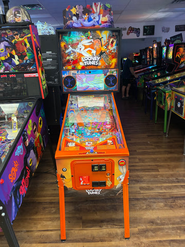 Image of Spooky Pinball Looney Tunes Collectors Edition Pinball Machine