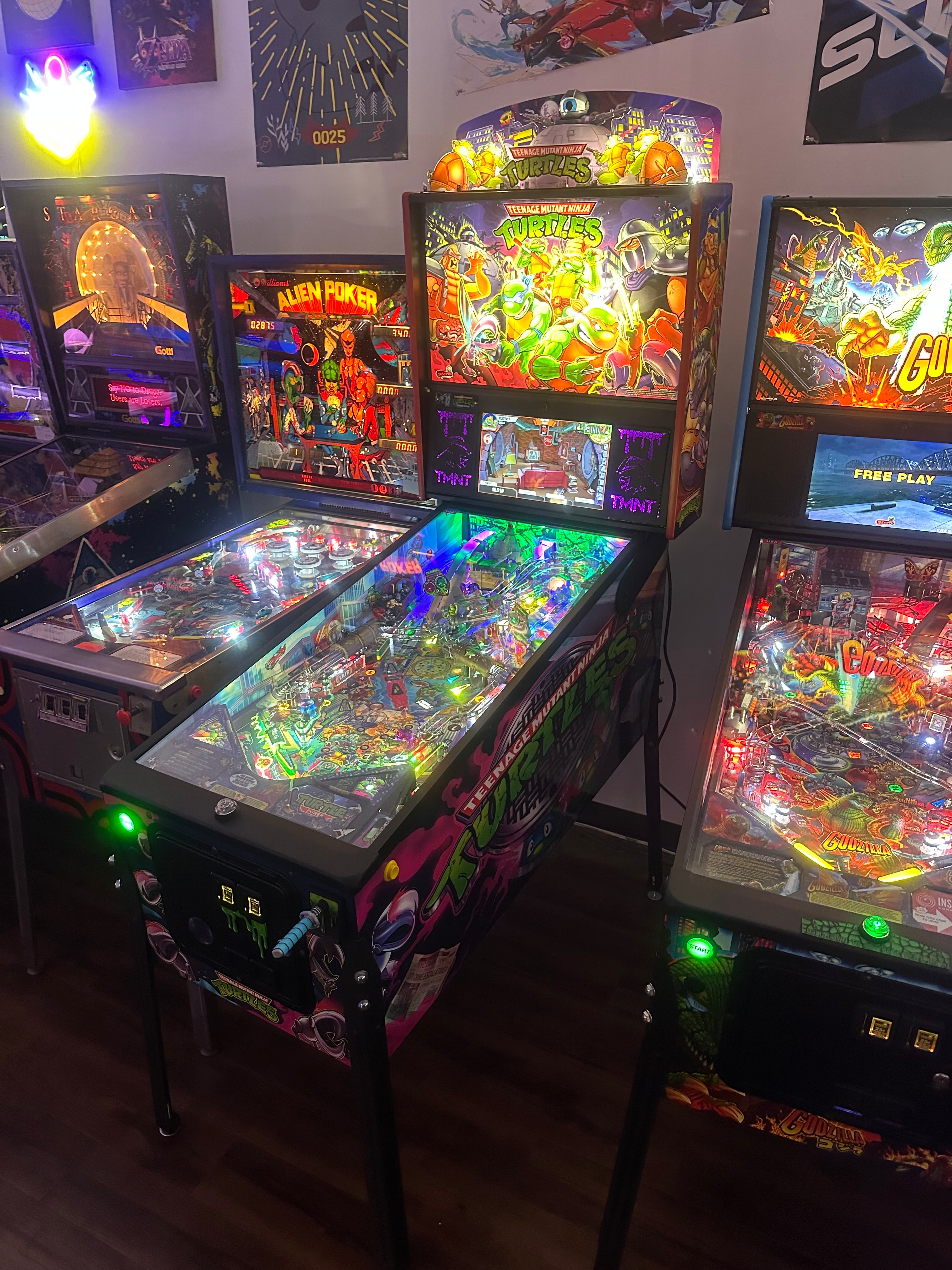 Stern Pinball LOADED Teenage Mutant Ninja Turtles Premium Pinball Machine