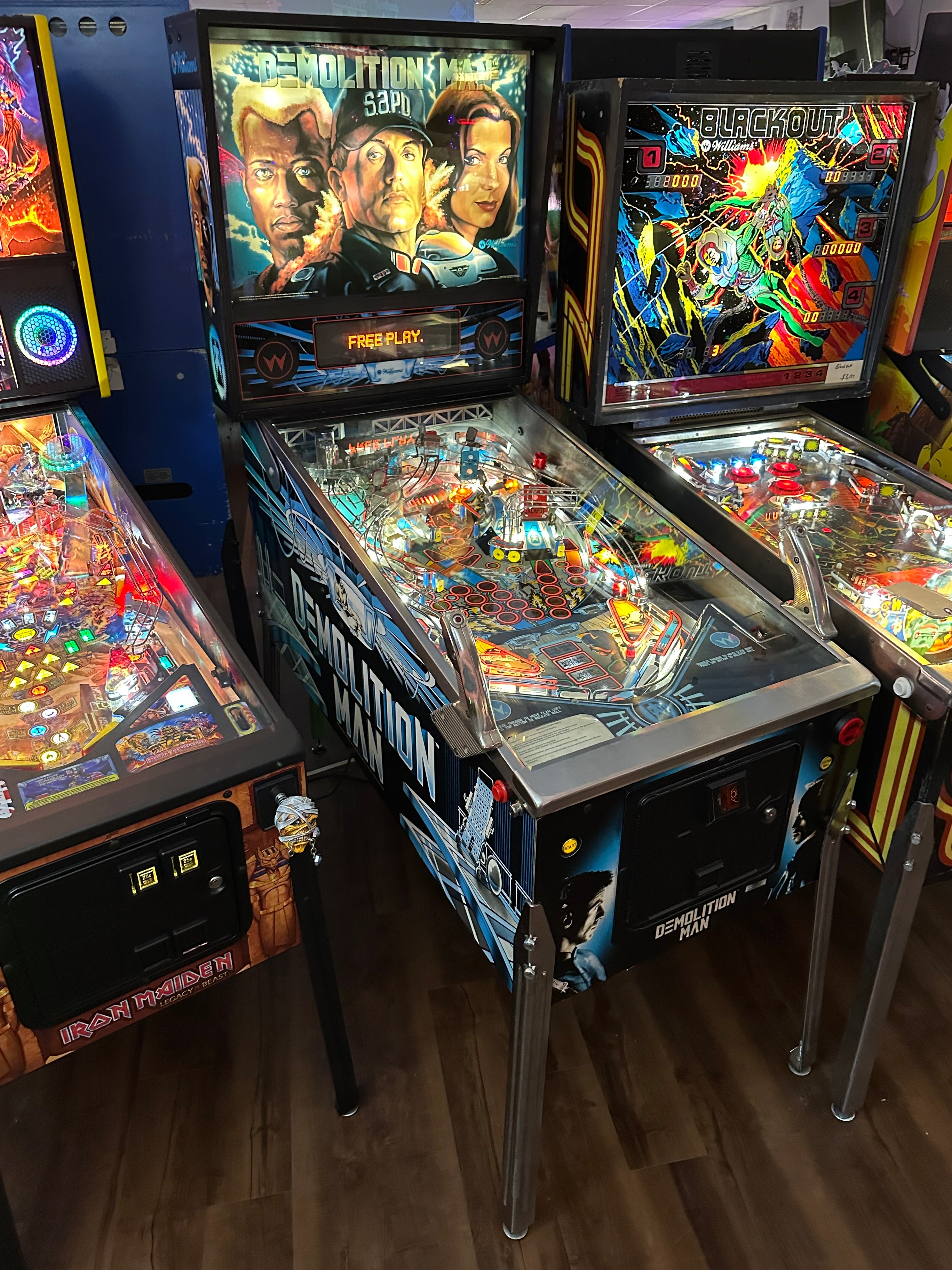 Williams Demolition Man Pinball Machine