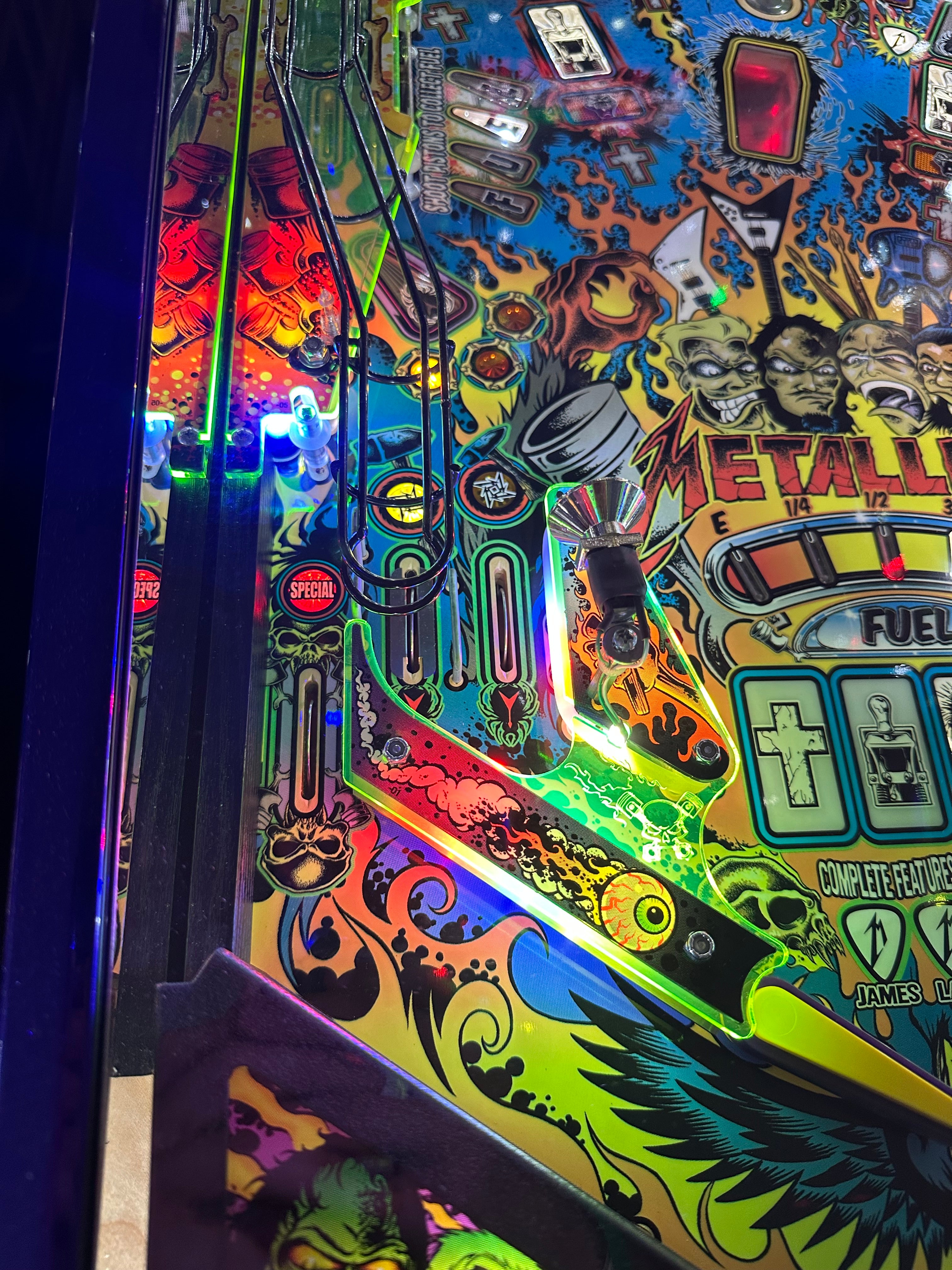 Stern Pinball LOADED Metallica Premium Pinball Machine