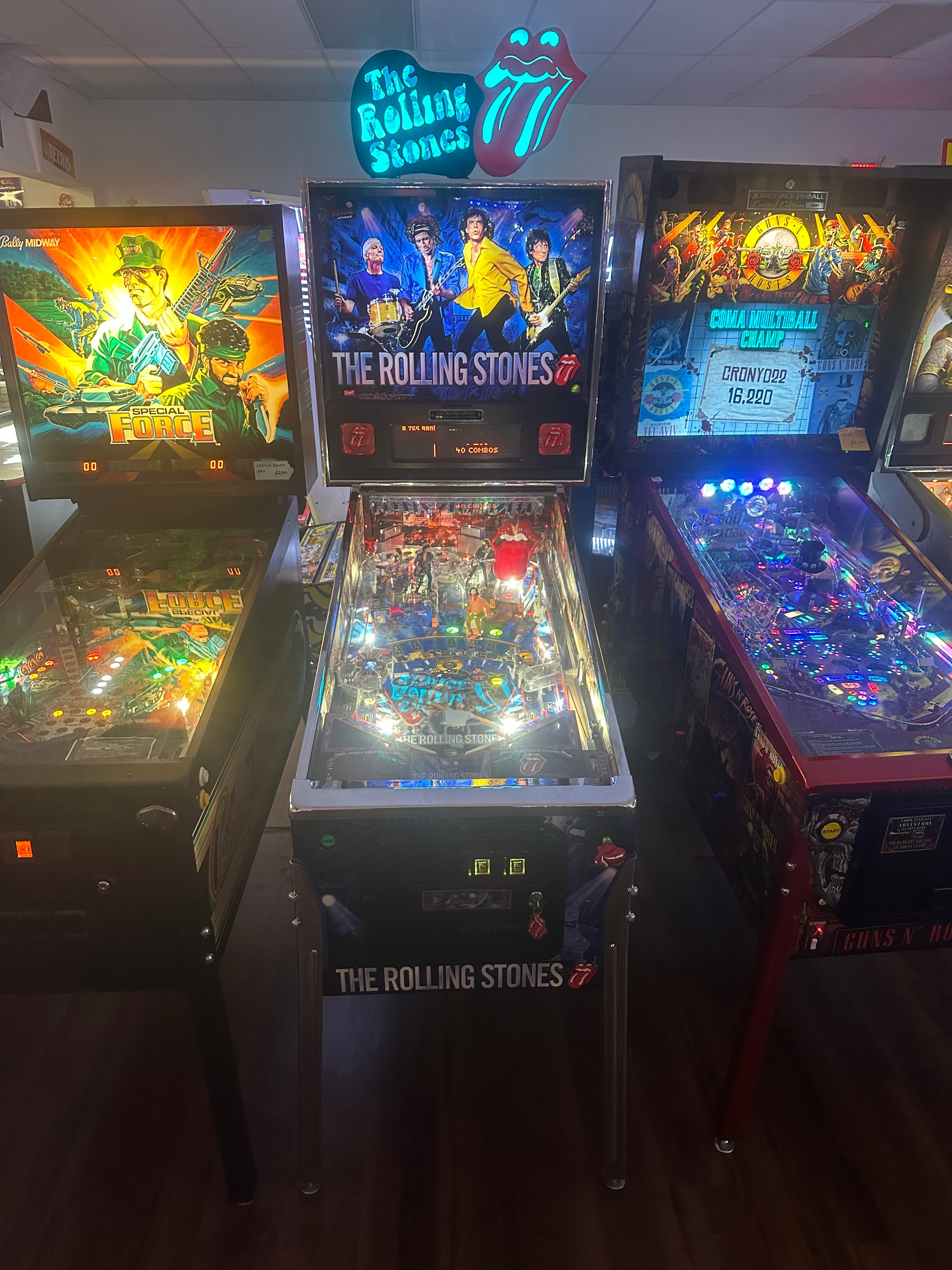 Stern Pinball LOADED The Rolling Stones Limited Edition Pinball Machine