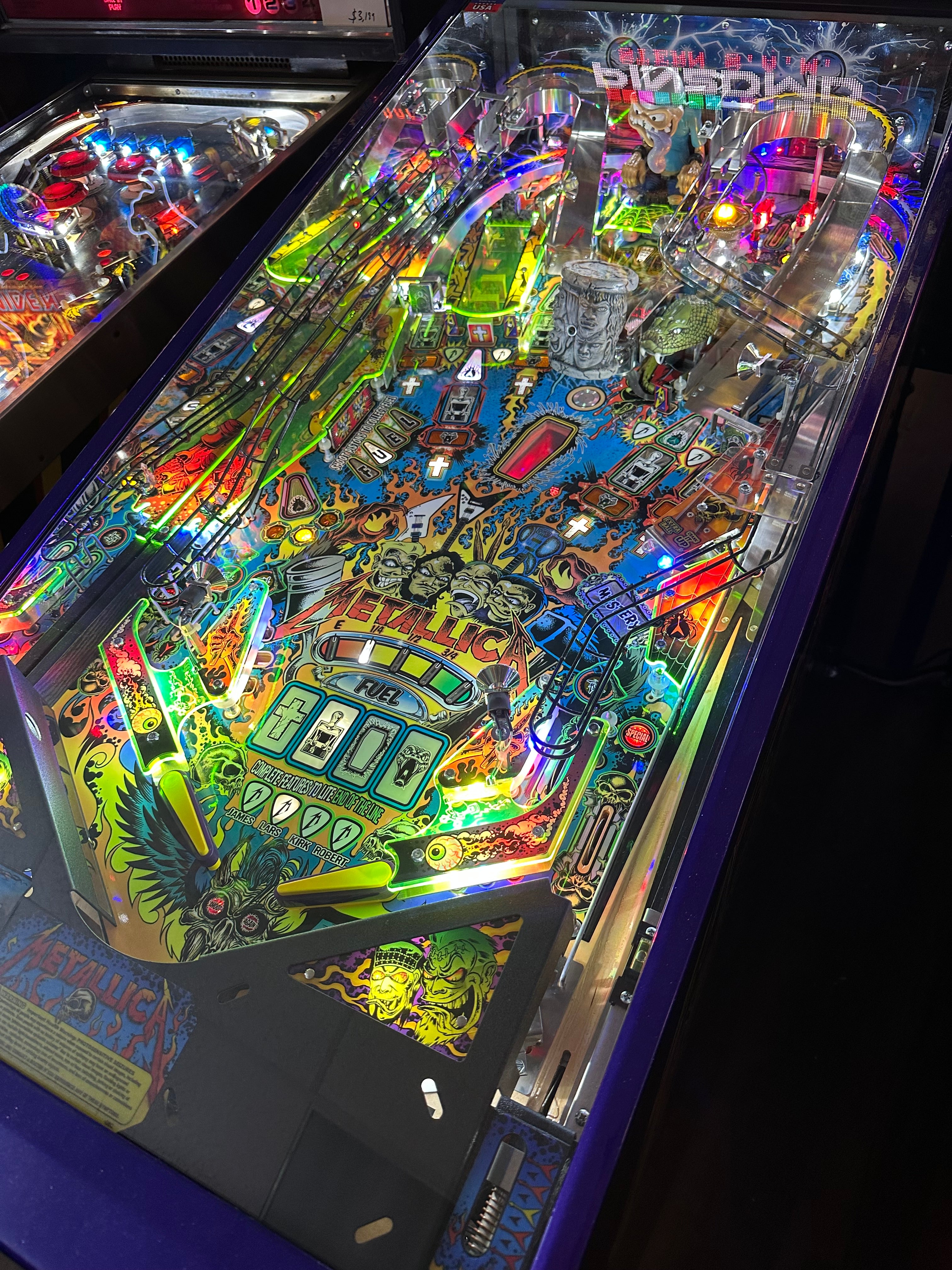 Stern Pinball LOADED Metallica Premium Pinball Machine