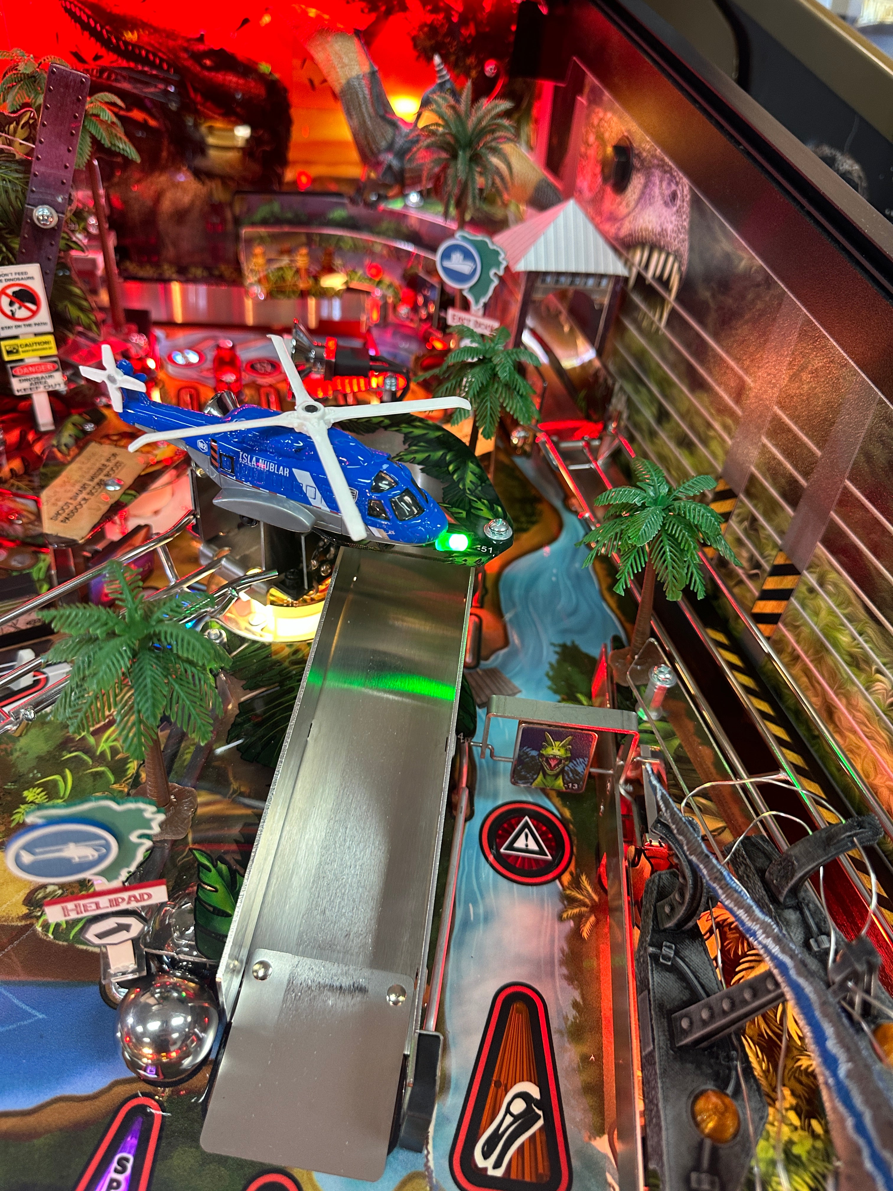 Stern Pinball LOADED Jurassic Park Home Pinball Machine