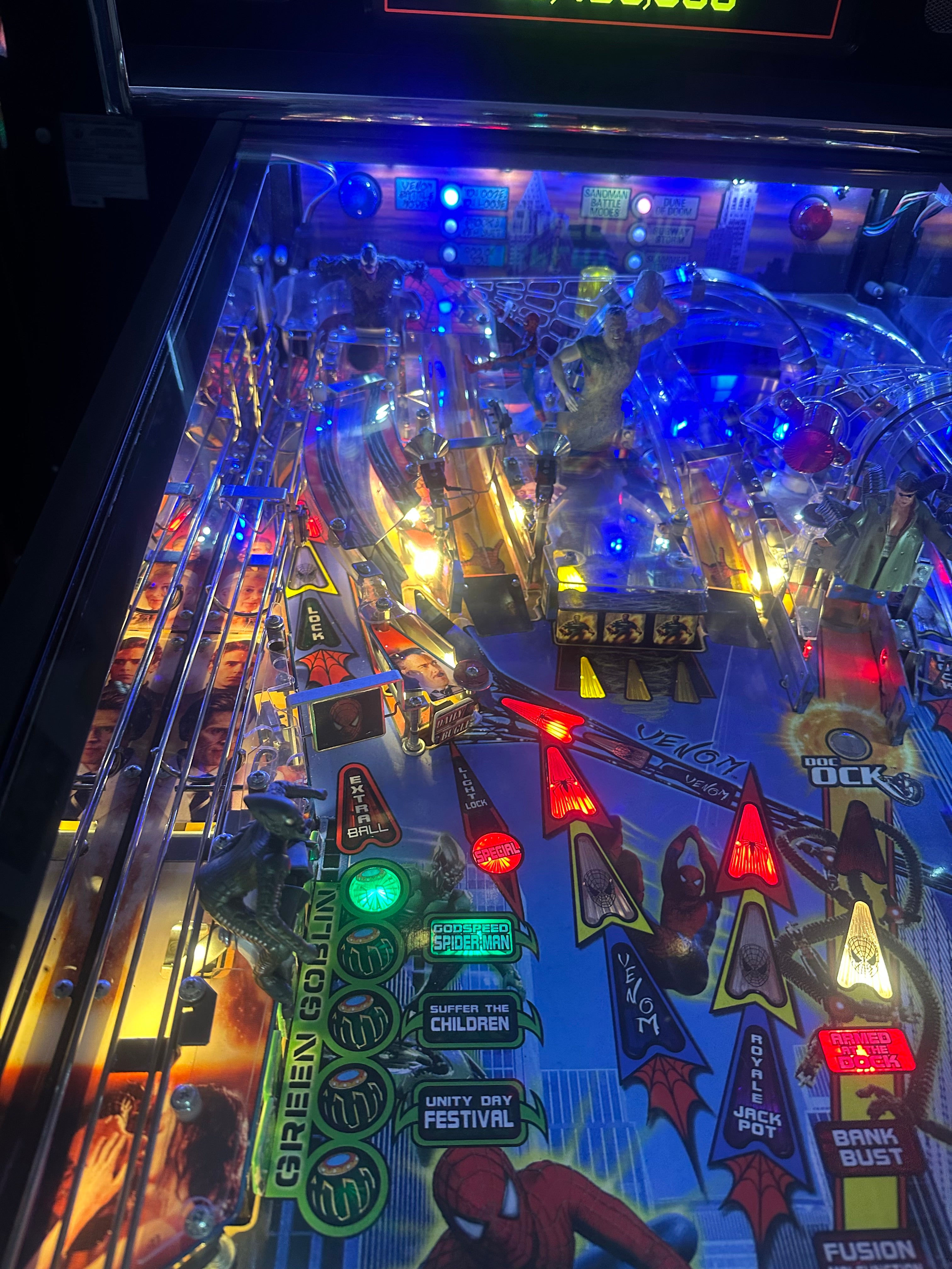Stern Pinball LOADED Spider-Man Pinball Machine