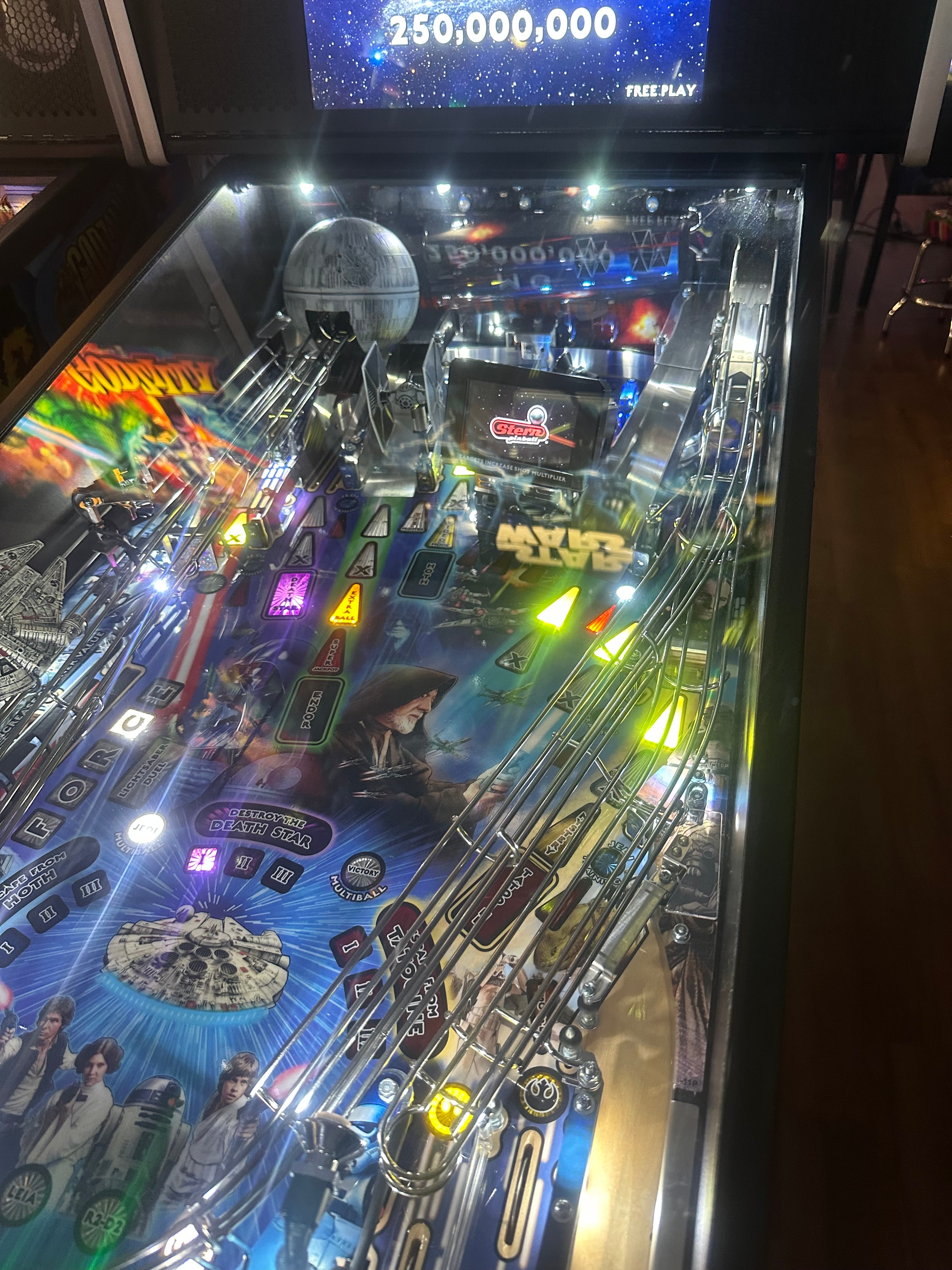 Stern Pinball Star Wars Premium Pinball Machine