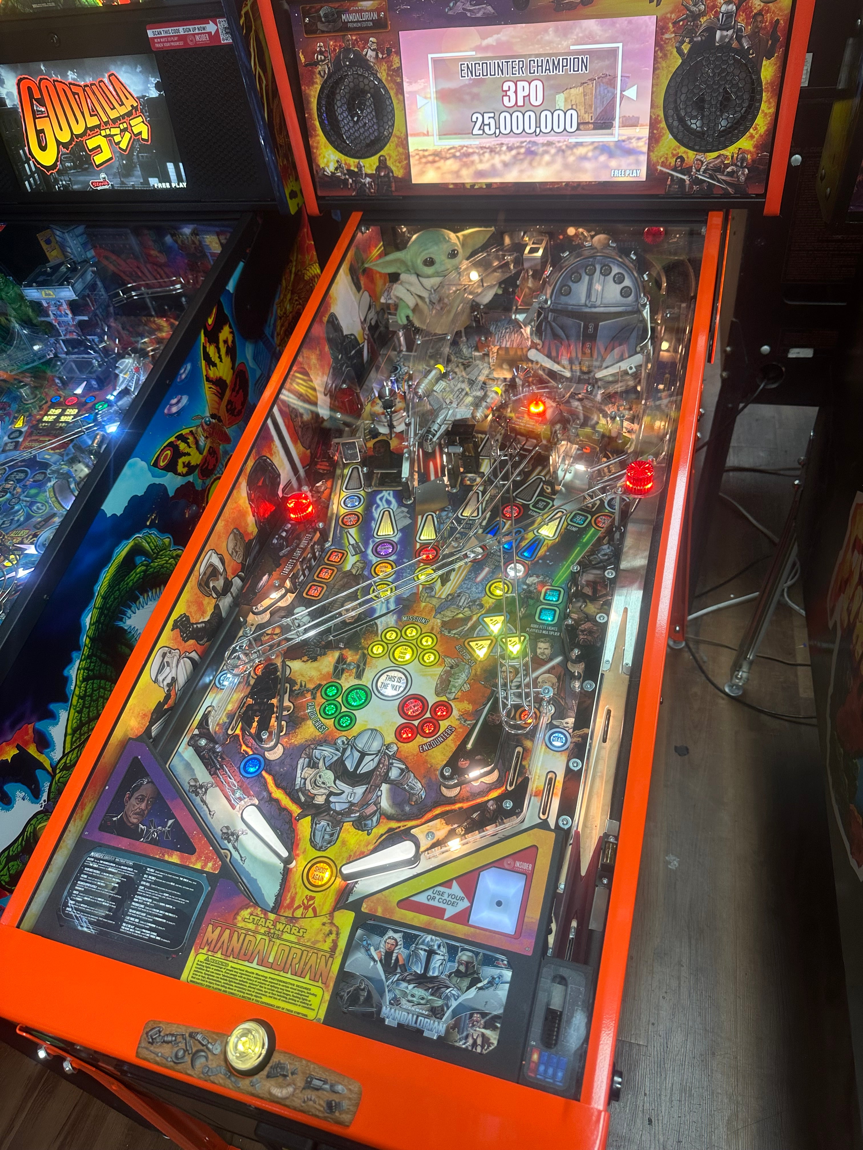 Stern Pinball LOADED The Mandalorian Premium Pinball Machine