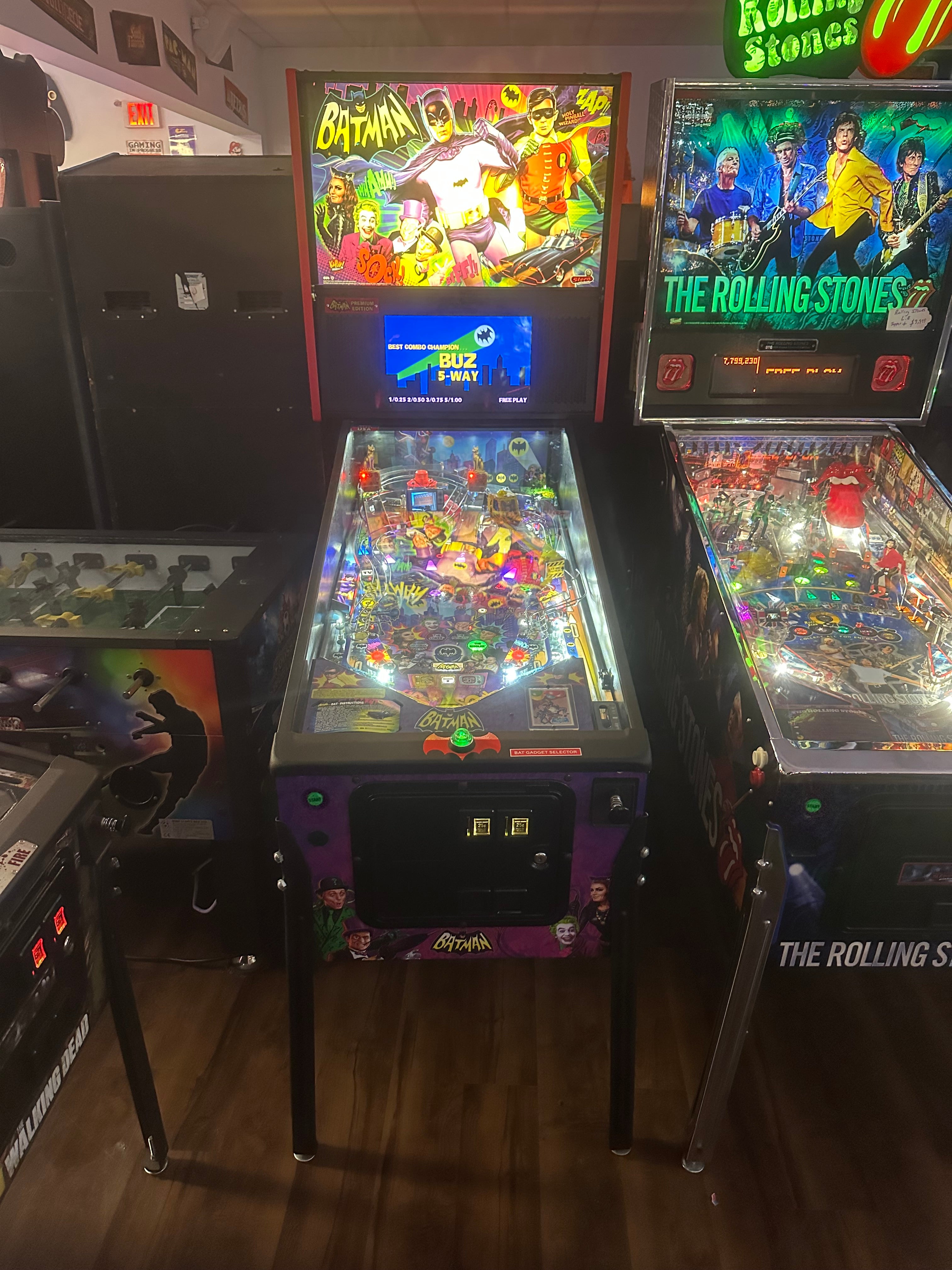 Stern Pinball Batman 66 Premium Pinball Machine
