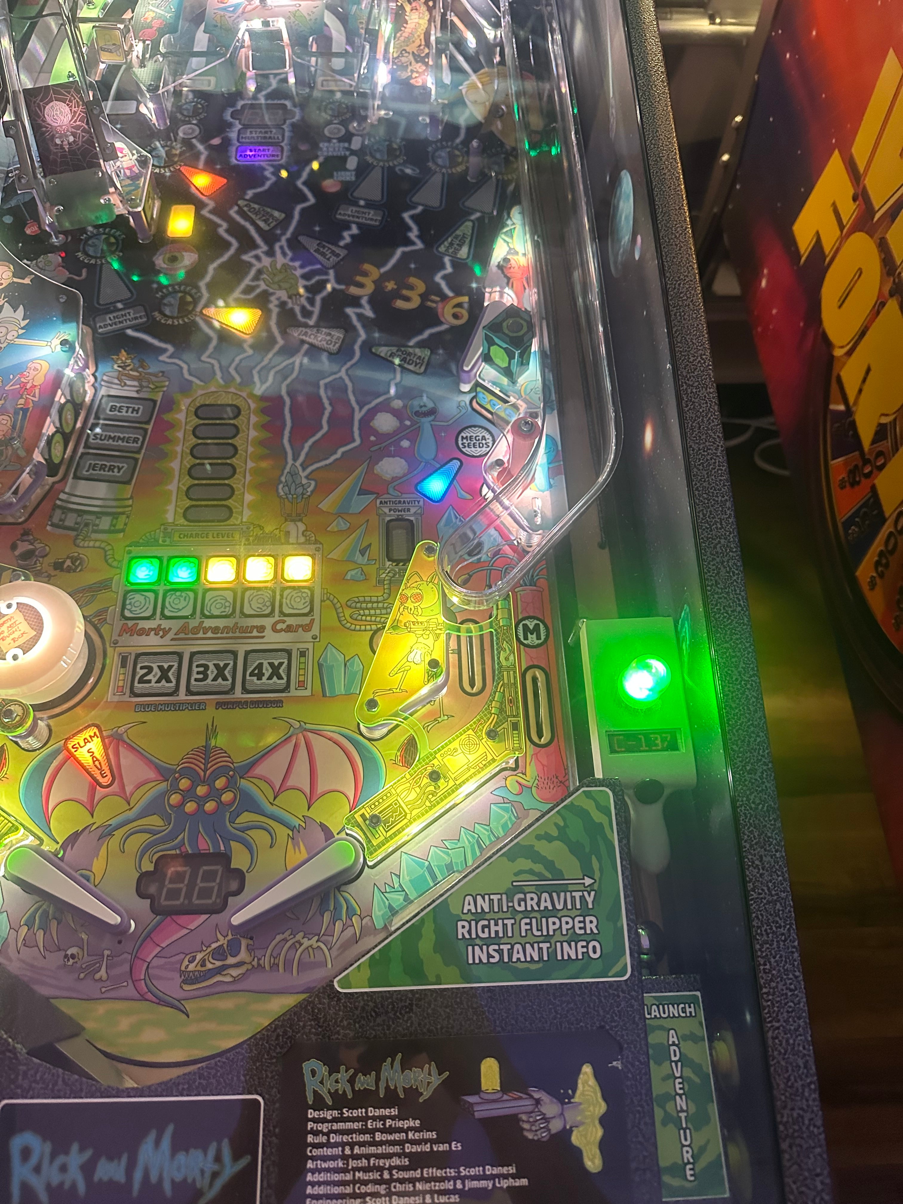 Spooky Pinball Rick and Morty Standard Pinball Machine