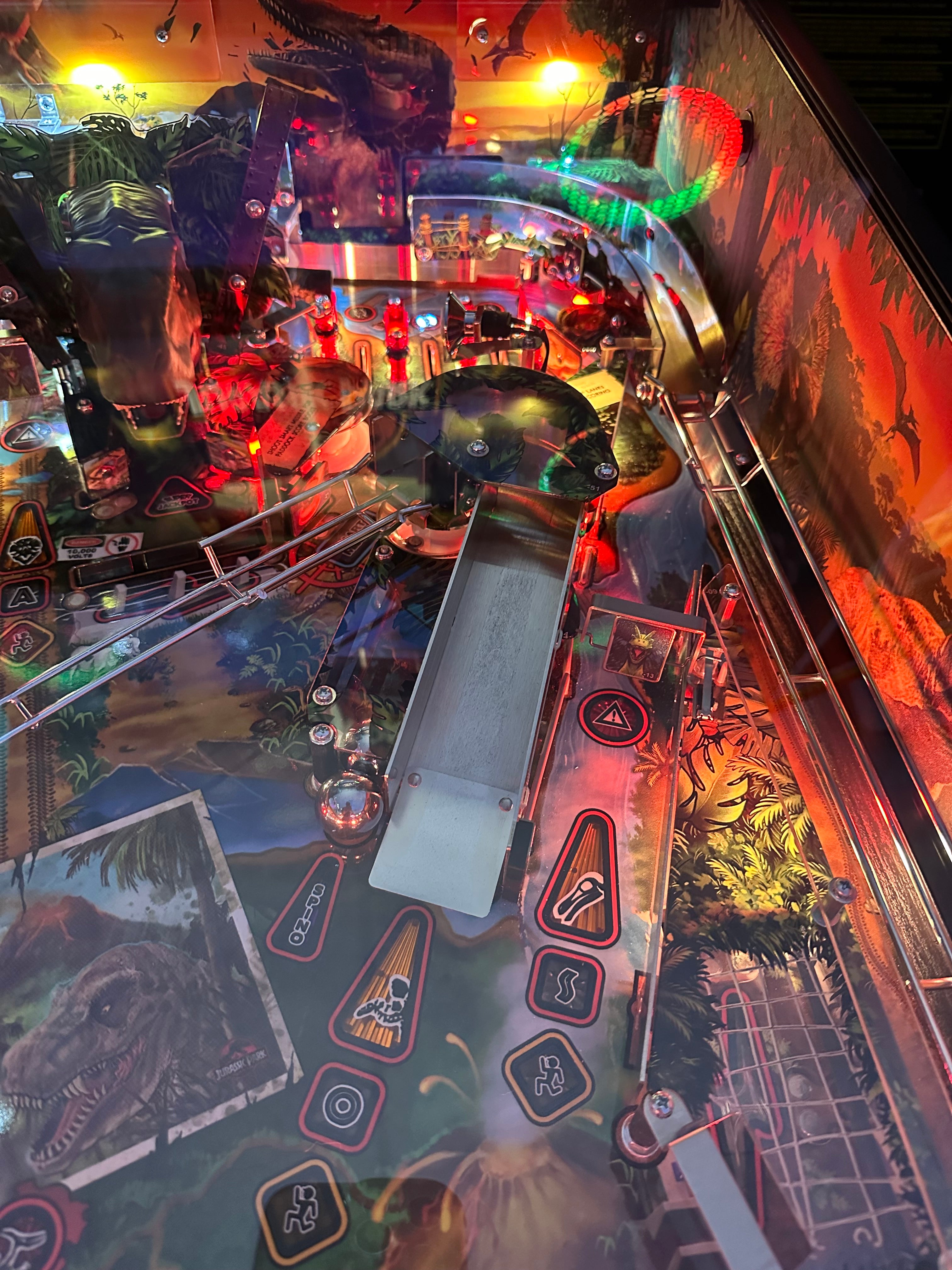 Stern Pinball LOADED Jurassic Park Home Pinball Machine