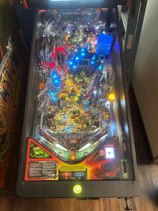 Stern Pinball Dungeons & Dragons: The Tyrant's Eye Premium Pinball Machine