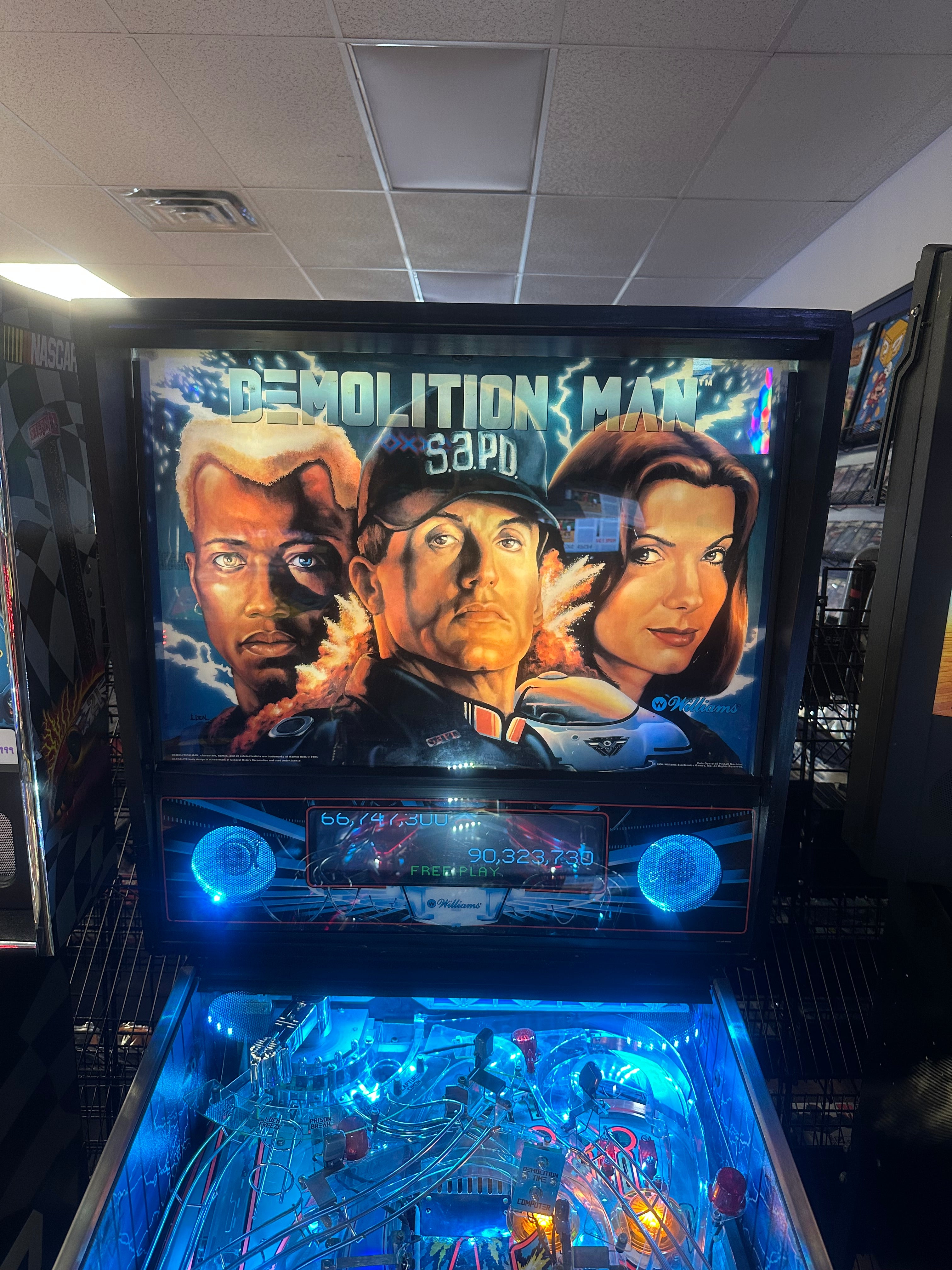 Williams Demolition Man Pinball Machine
