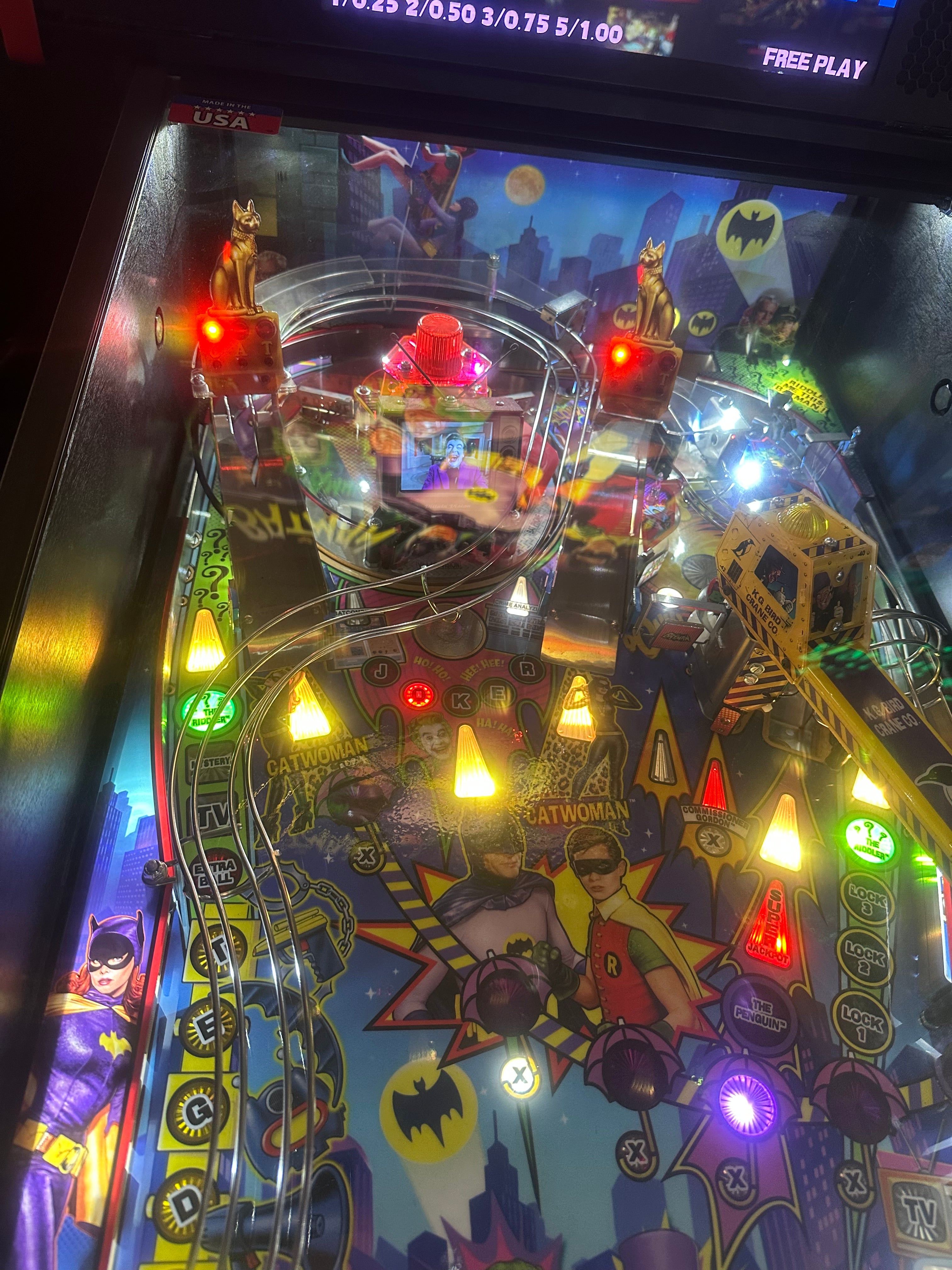 Stern Pinball Batman 66 Premium Pinball Machine