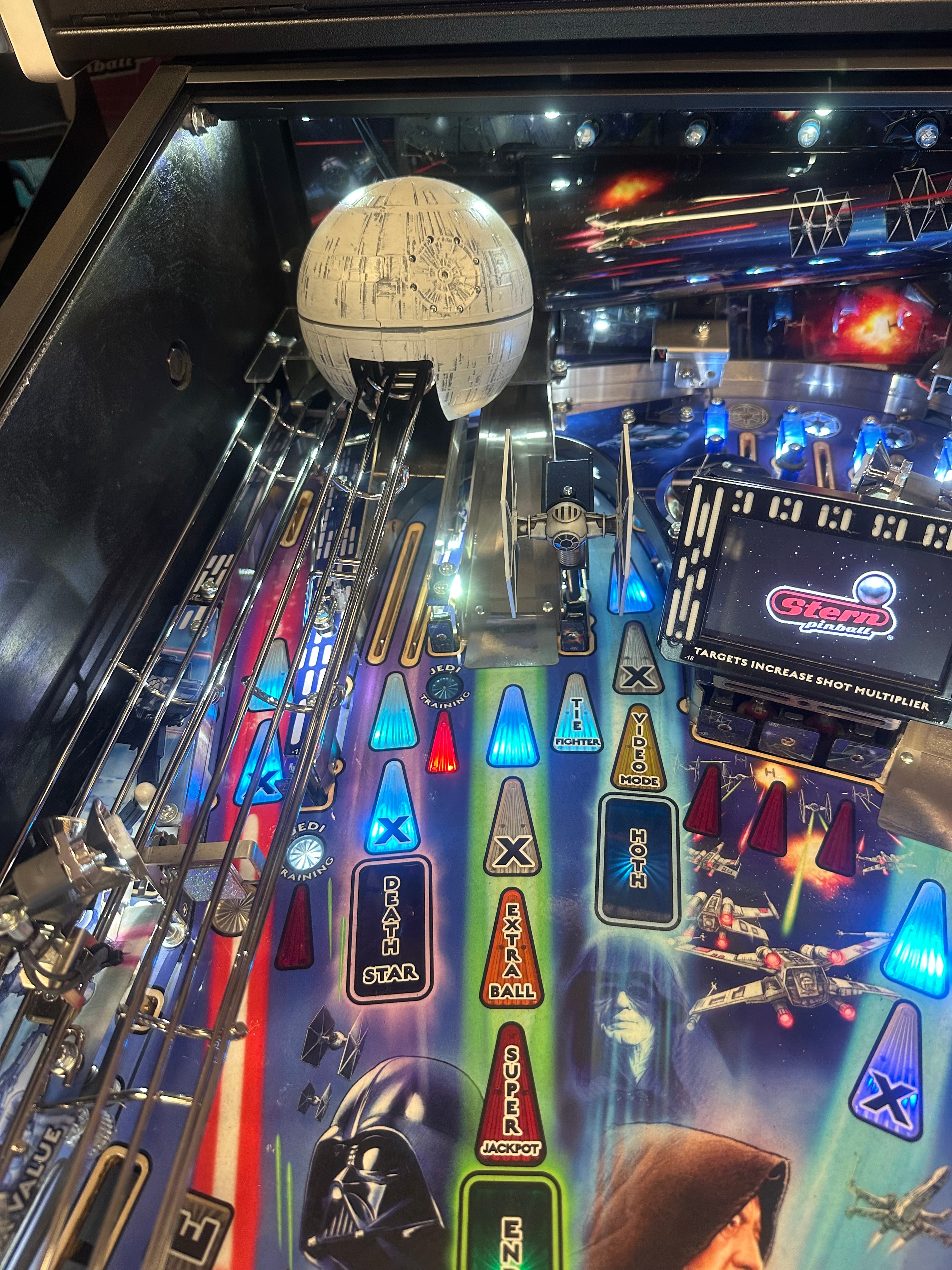 Stern Pinball Star Wars Premium Pinball Machine