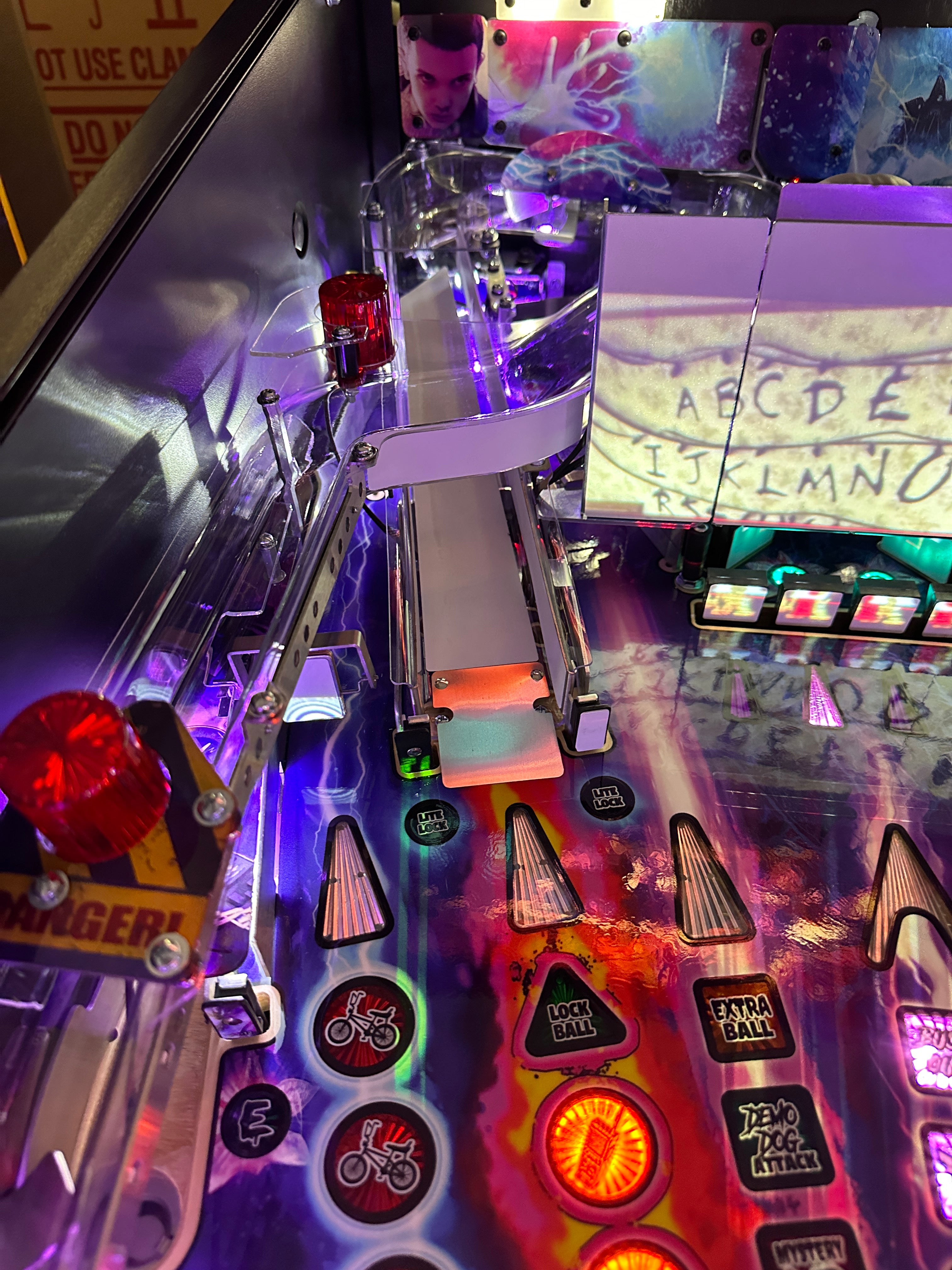 Stern Pinball Stranger Things Premium Pinball Machine