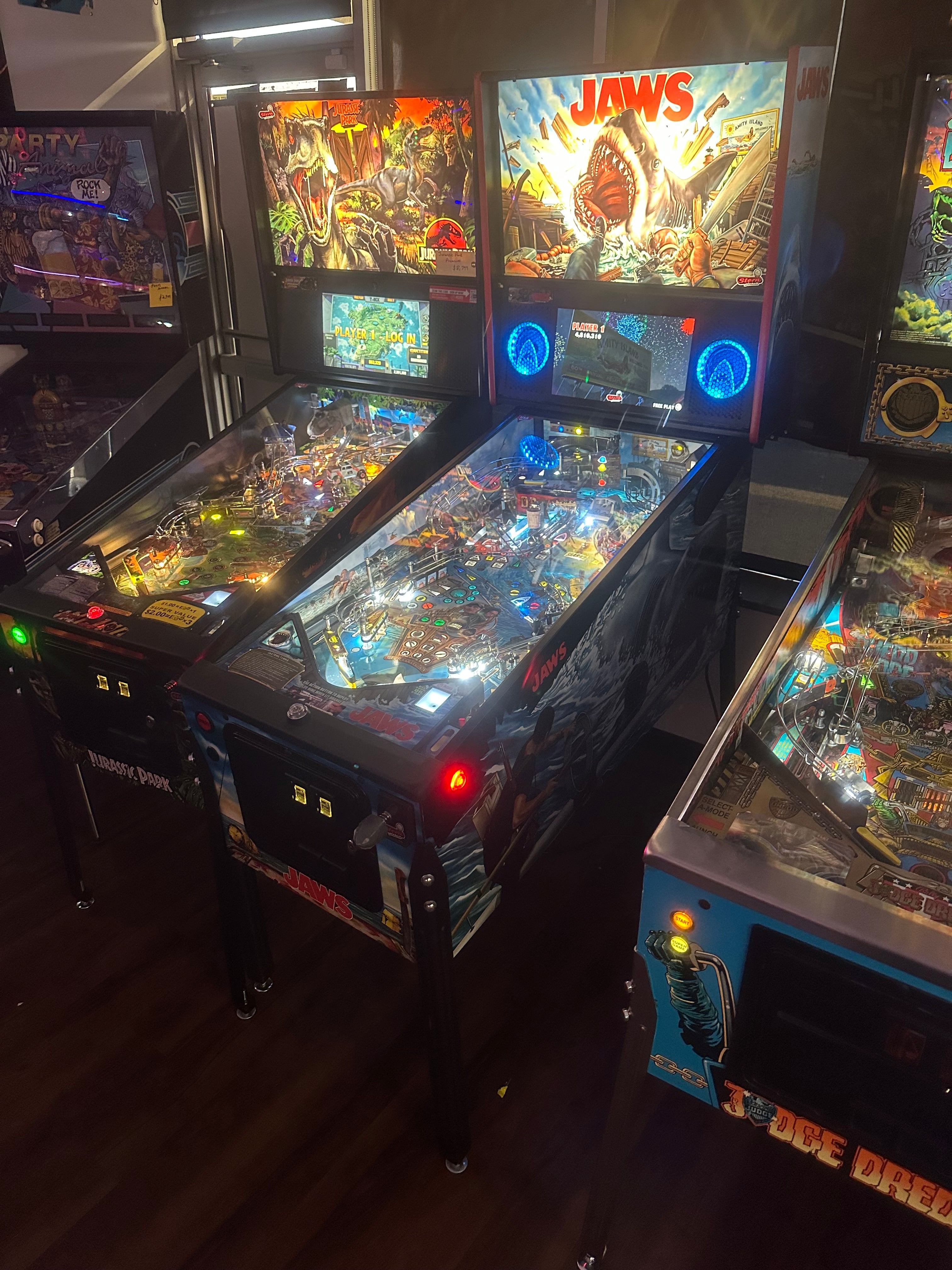 Stern Pinball Jaws Premium Pinball Machine