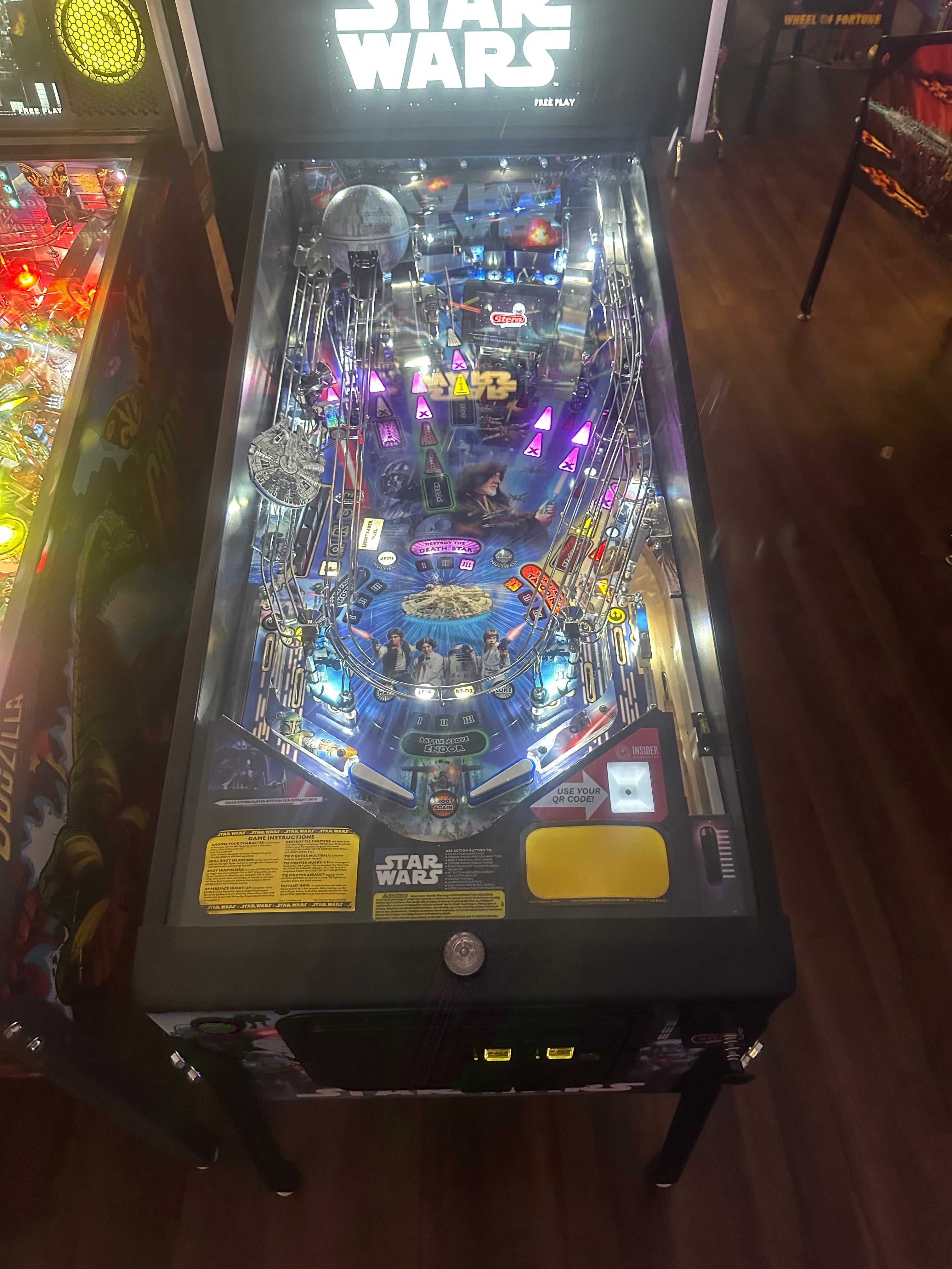 Stern Pinball Star Wars Premium Pinball Machine