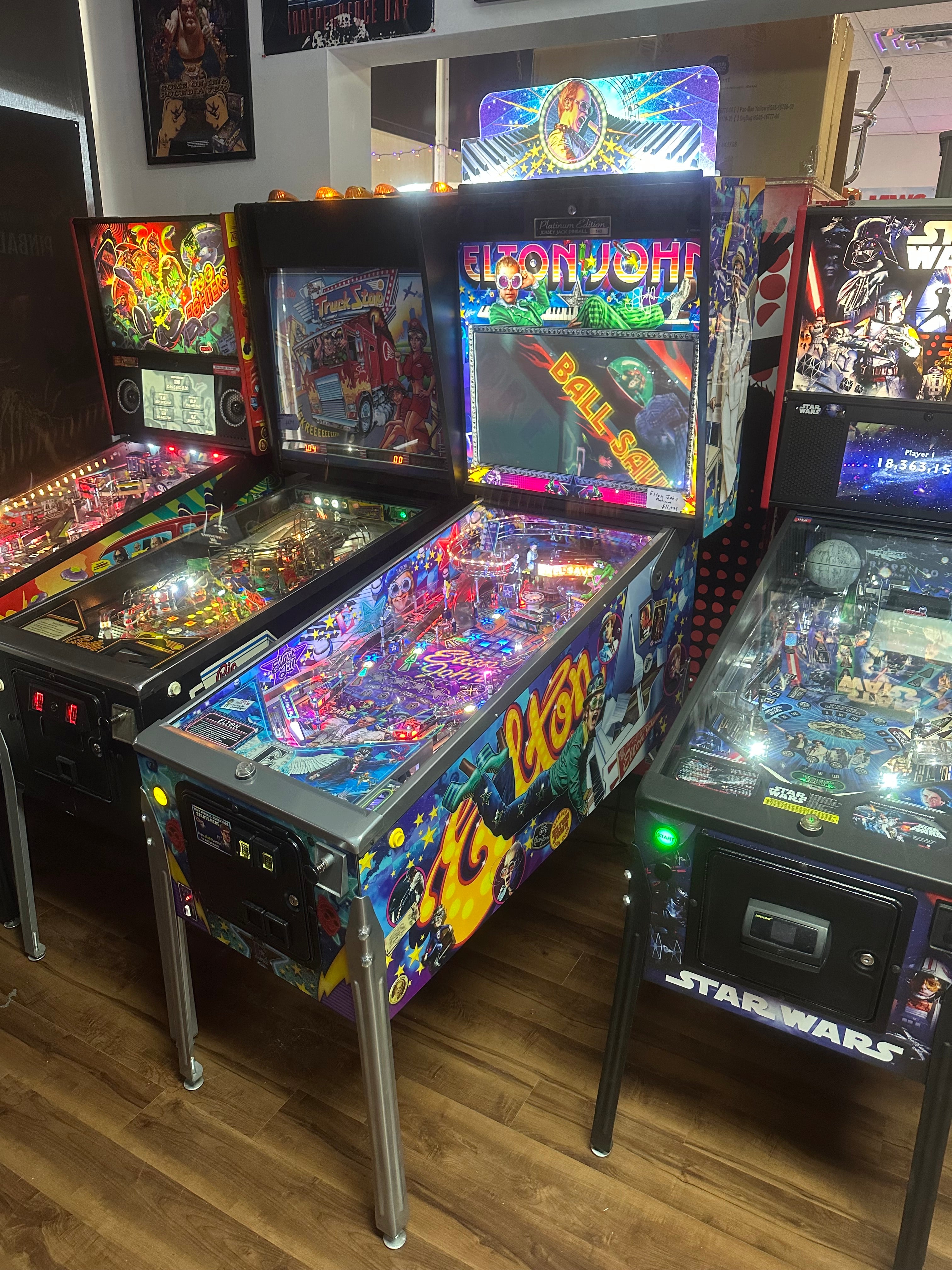 JJP Elton John Platinum Edition Pinball Machine