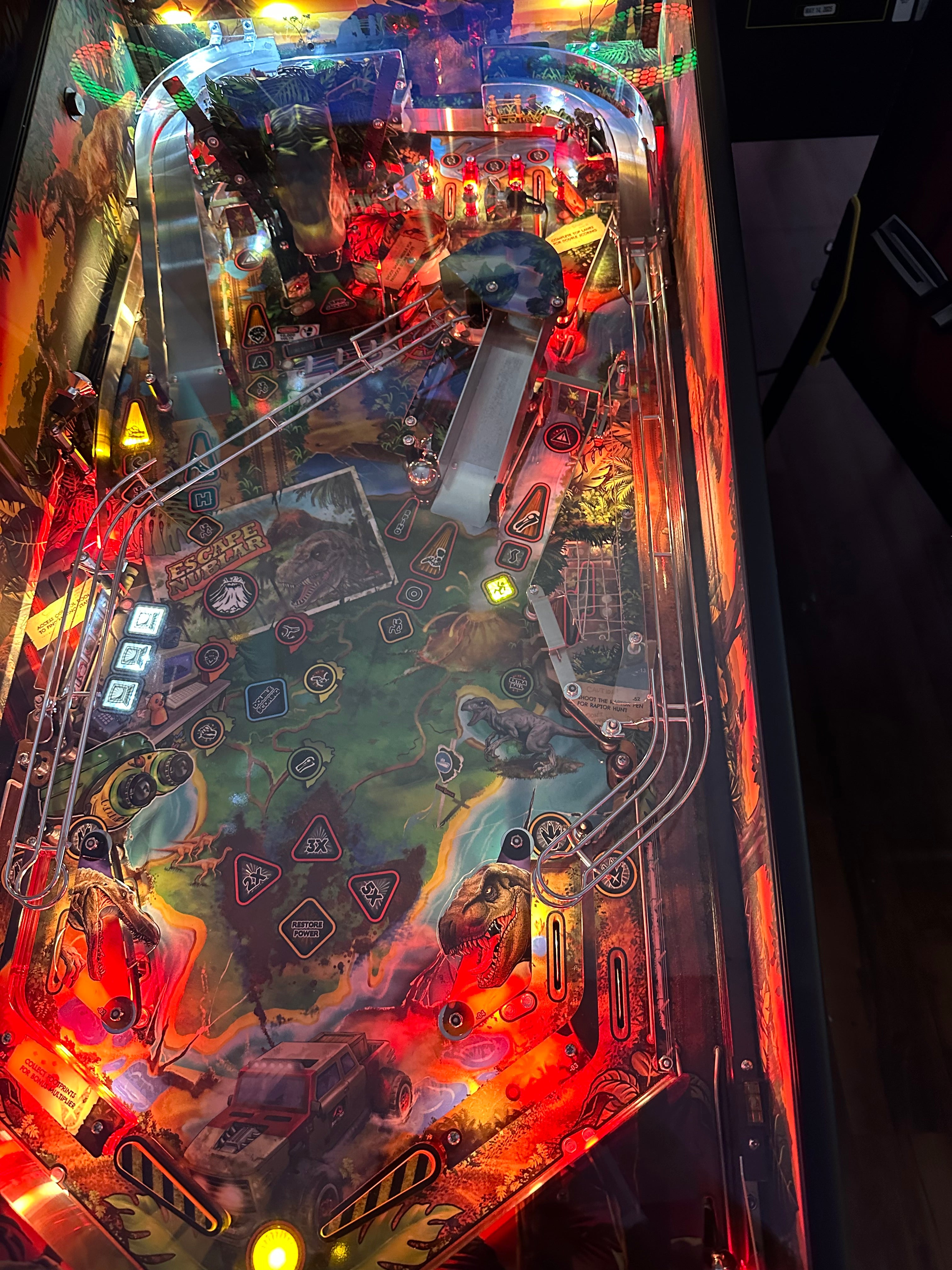 Stern Pinball LOADED Jurassic Park Home Pinball Machine