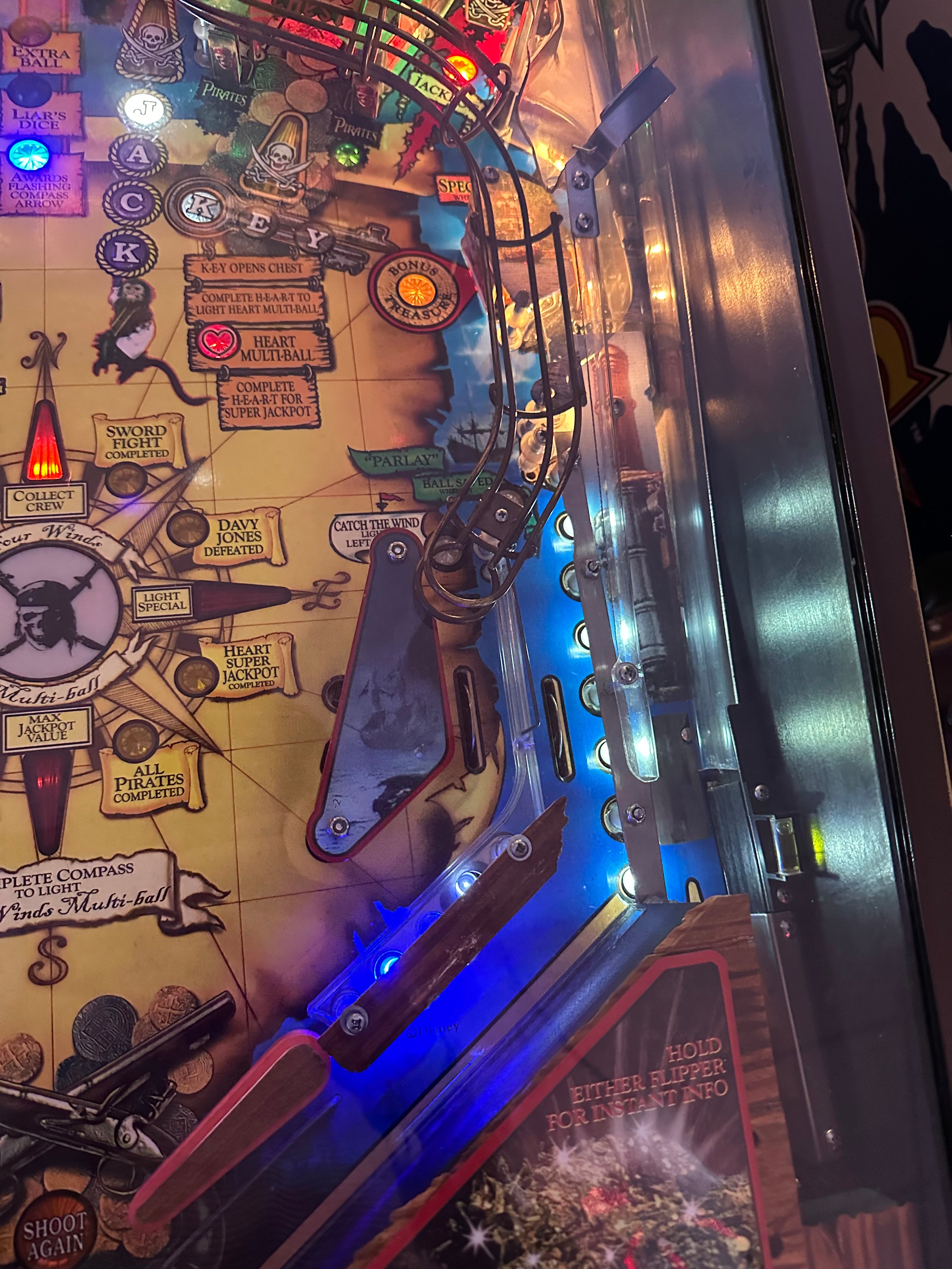 Stern Pinball LOADES Pirates of the Caribbean Pinball Machine