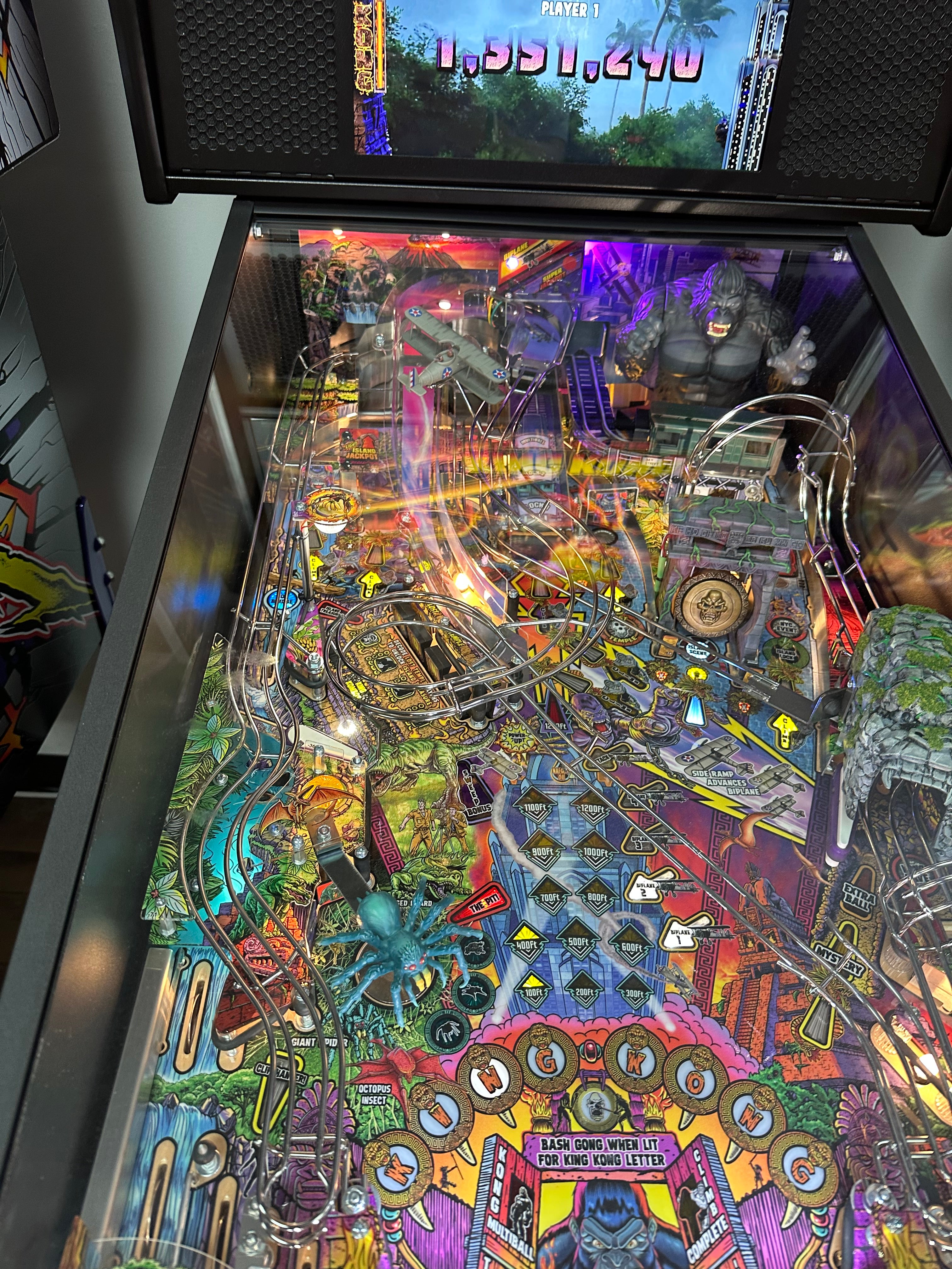 Stern Pinball King Kong: Myth of Terror Island Premium Pinball Machine