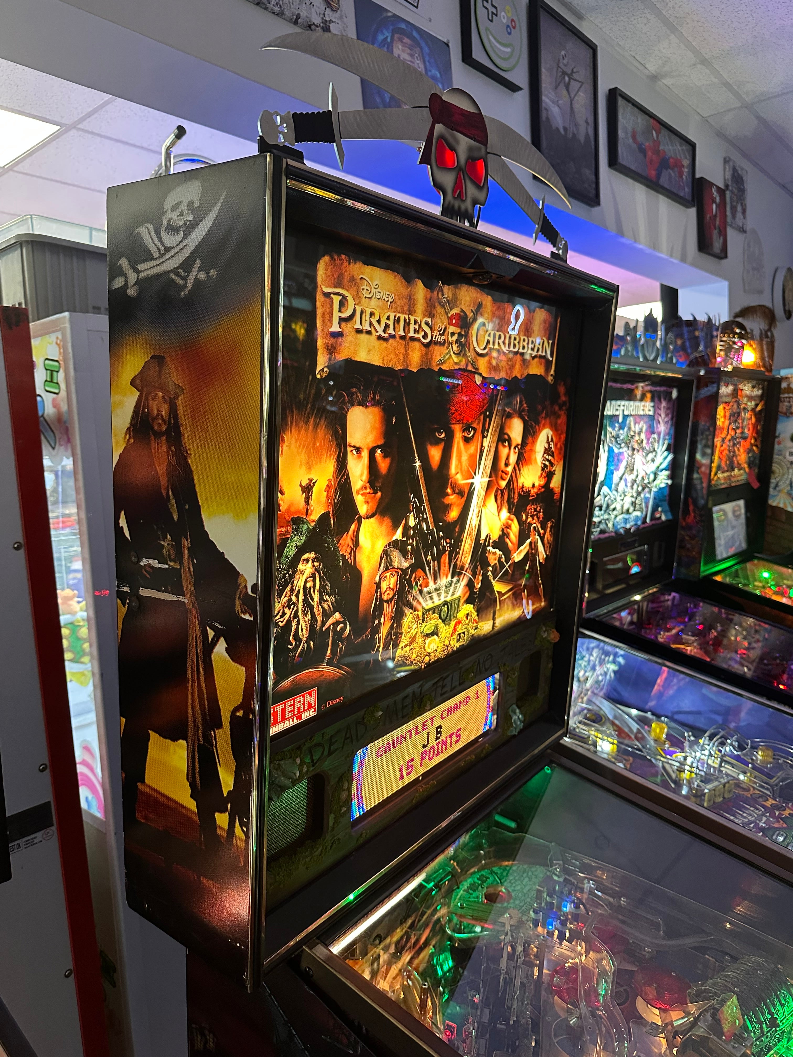 Stern Pinball LOADES Pirates of the Caribbean Pinball Machine