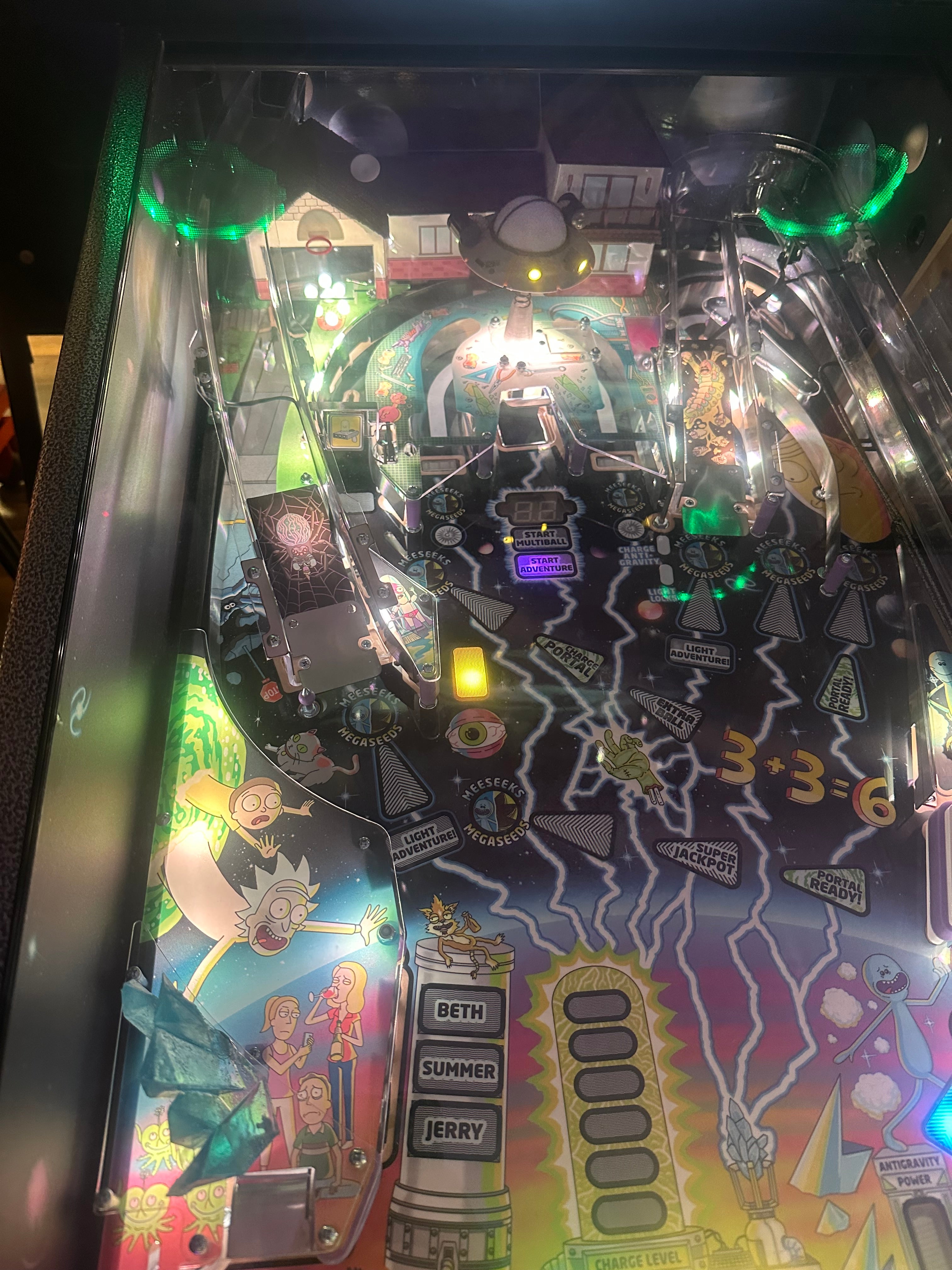 Spooky Pinball Rick and Morty Standard Pinball Machine