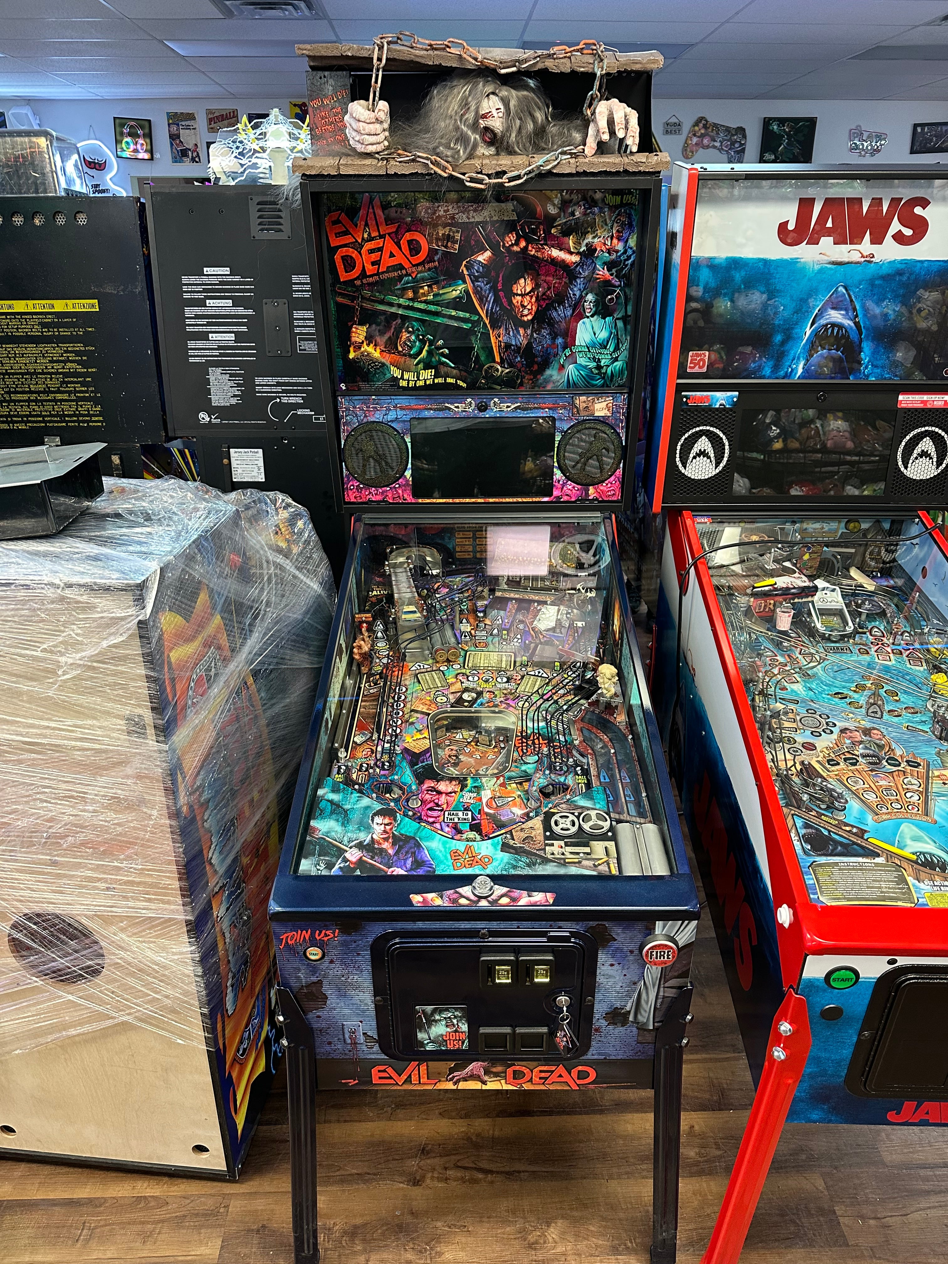 Spooky Pinball Evil Dead Collectors Edition Pinball Machine with Cheryl Topper