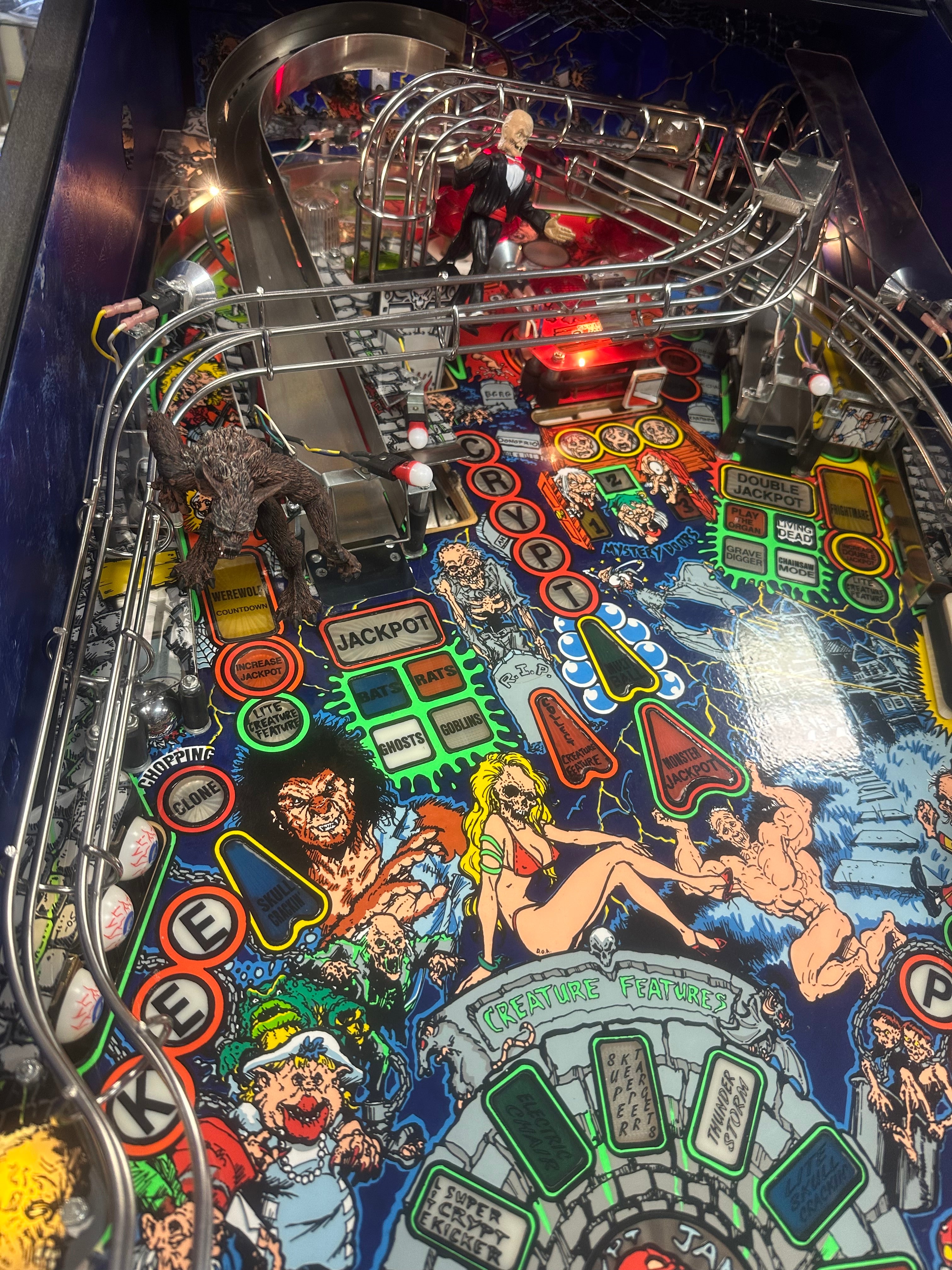 Data East Tales from the Crypt Pinball Machine