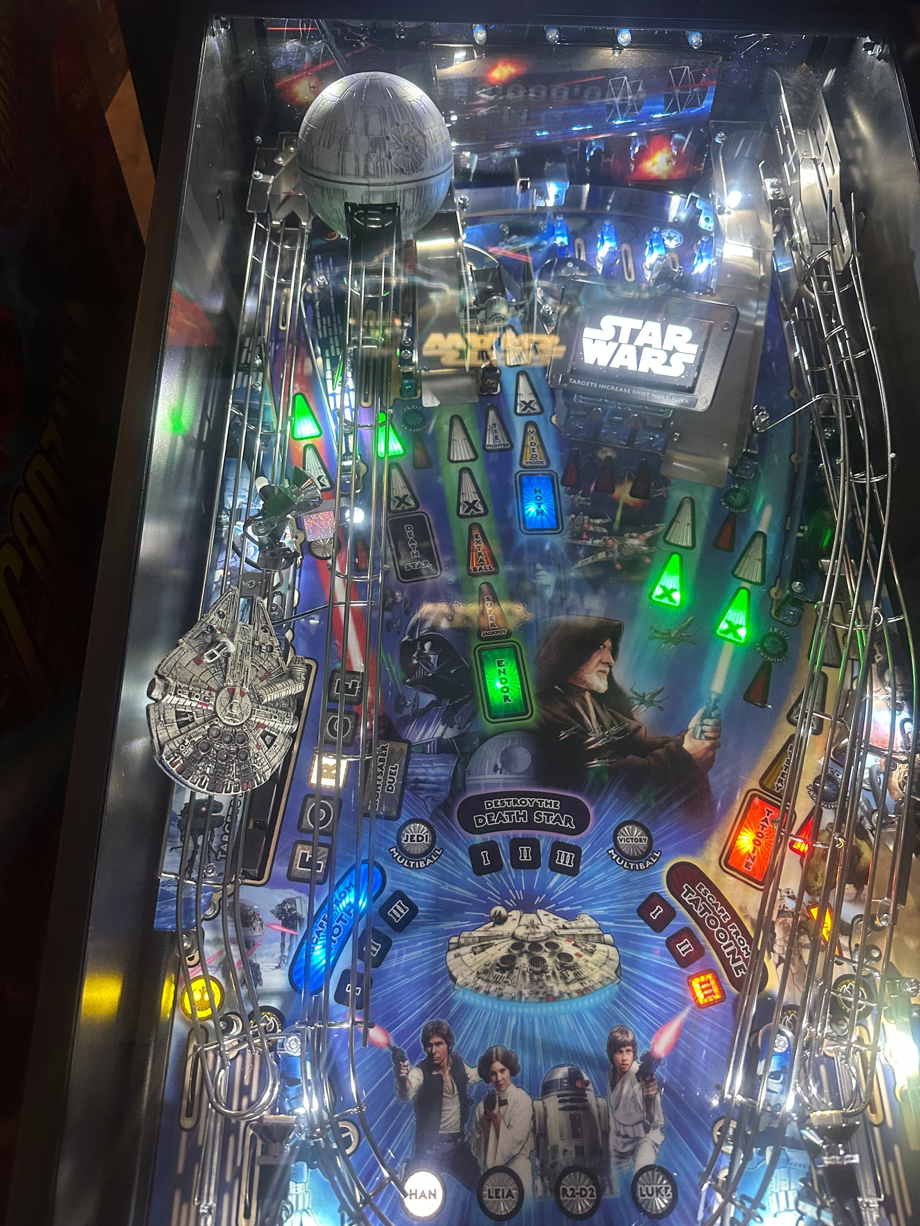 Stern Pinball Star Wars Premium Pinball Machine