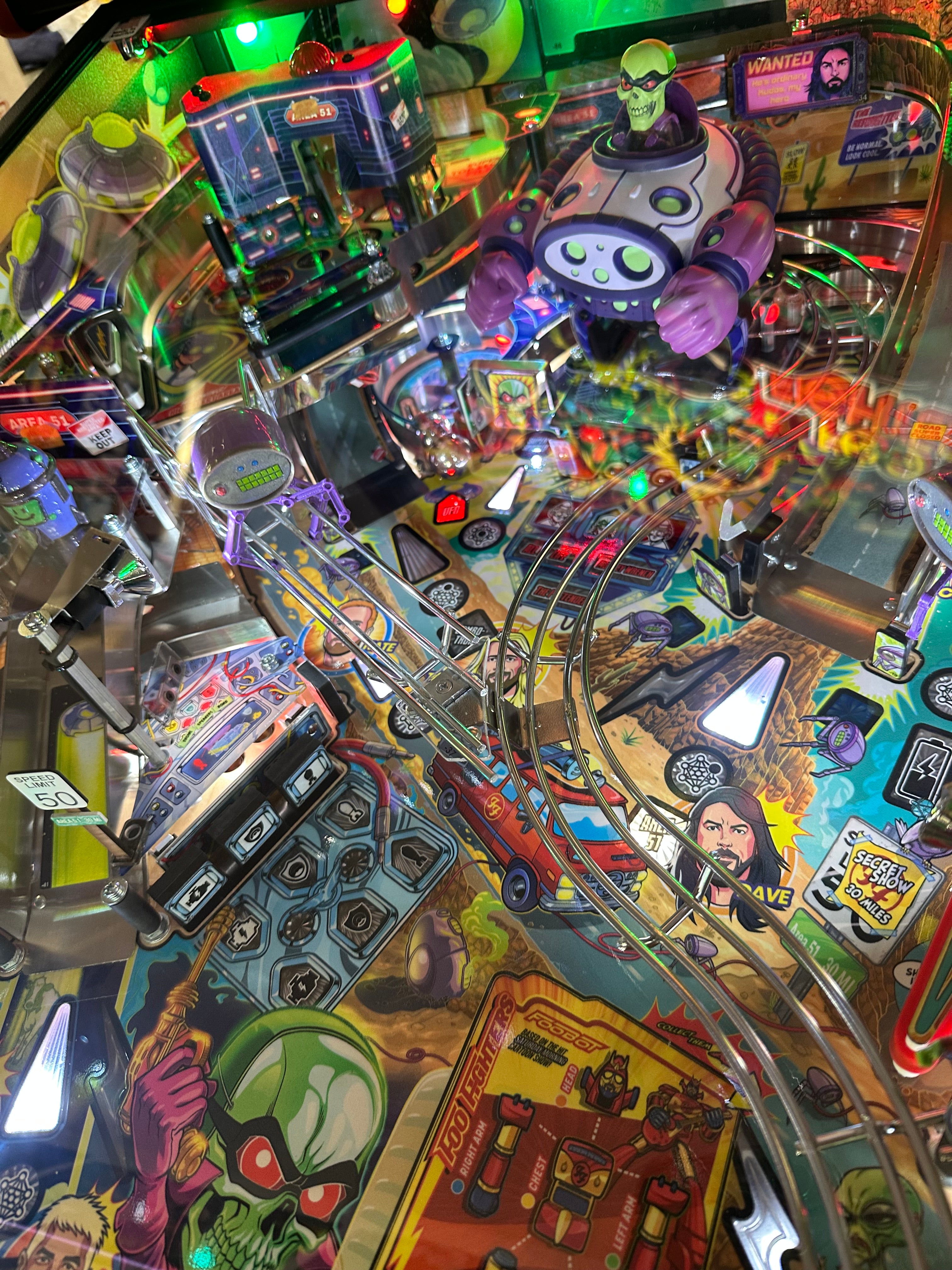 Stern Pinball LOADED Foo Fighters Premium Pinball Machine