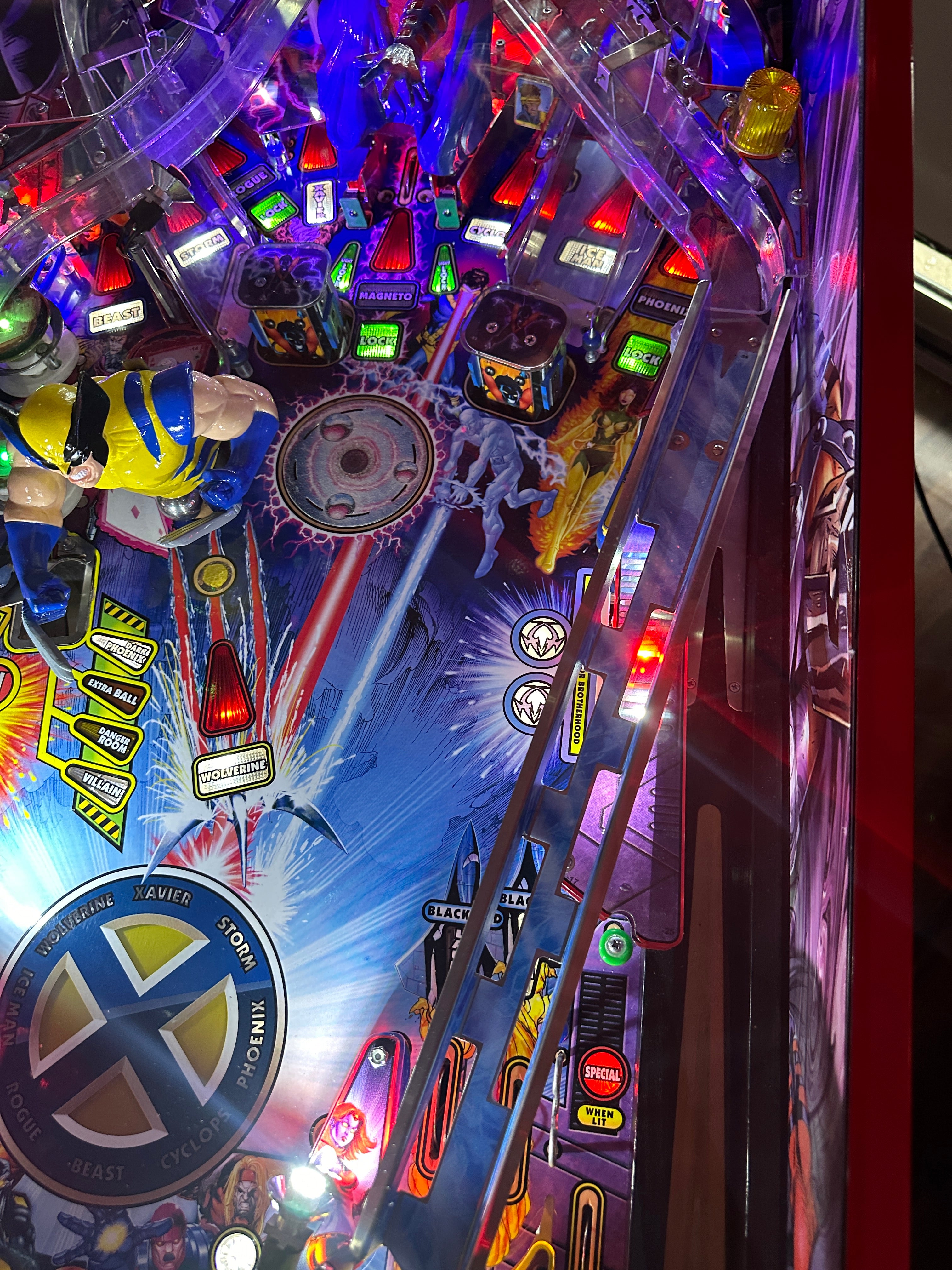 Stern Pinball LOADED X-Men Limited Magneto Edition Pinball Machine
