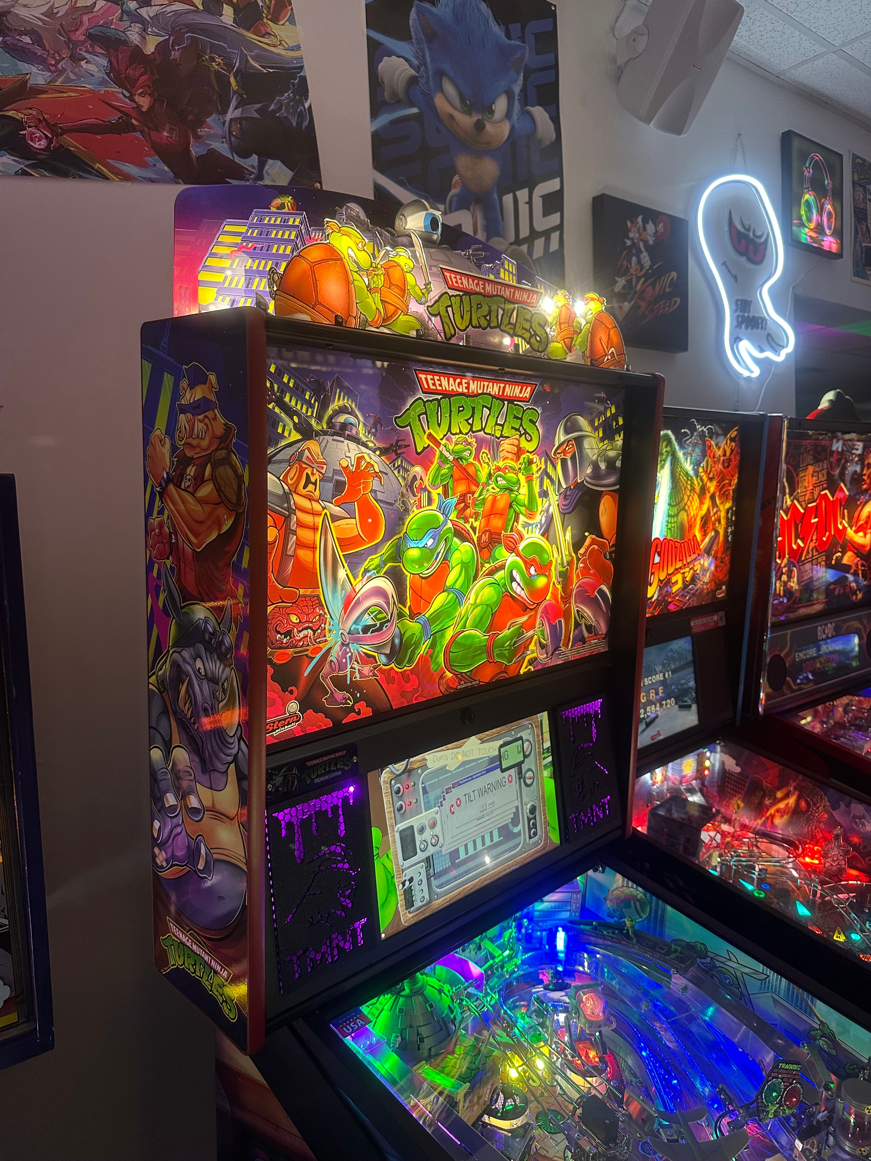 Stern Pinball LOADED Teenage Mutant Ninja Turtles Premium Pinball Machine