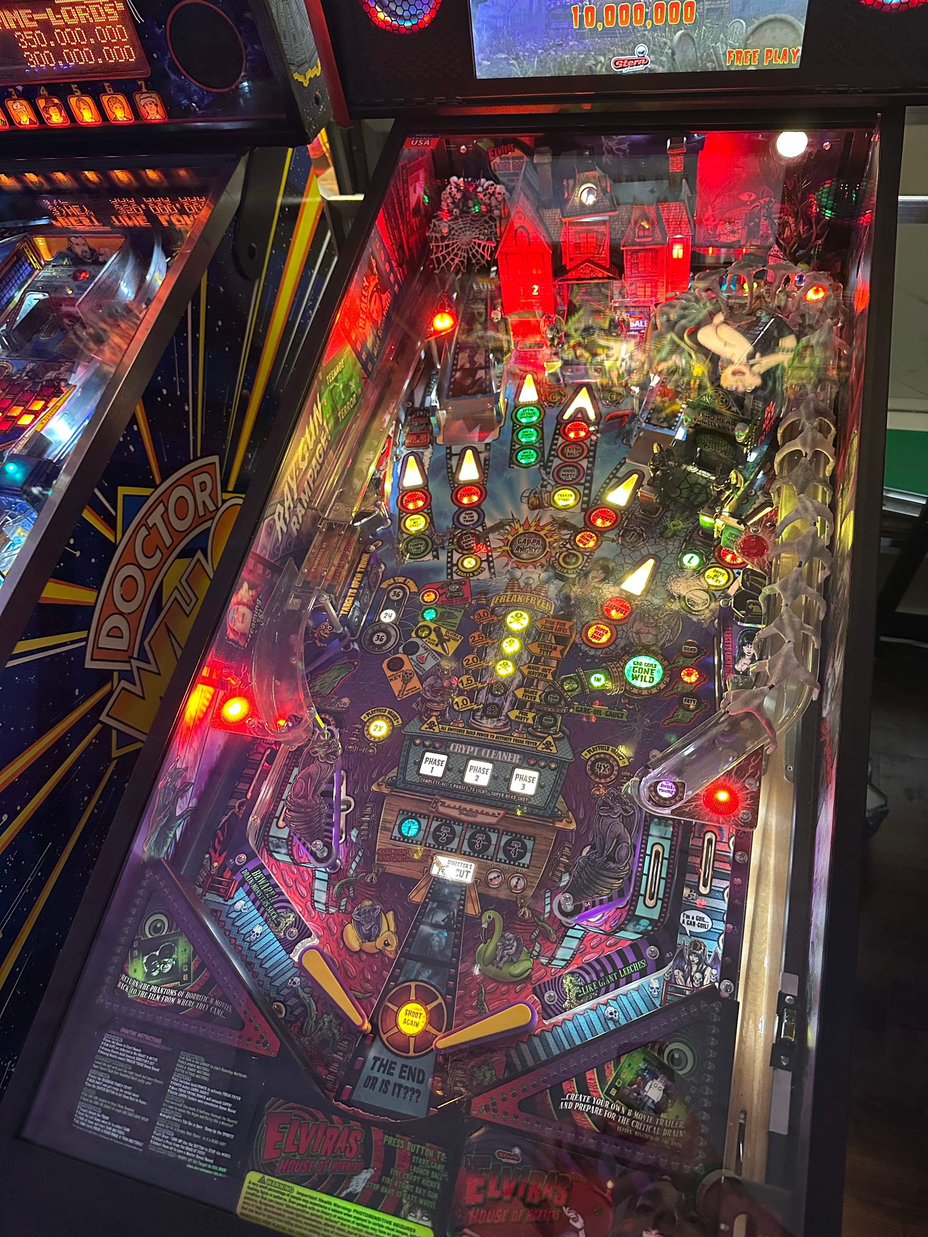 Stern Pinball Elvira's House of Horrors Premium Pinball Machine