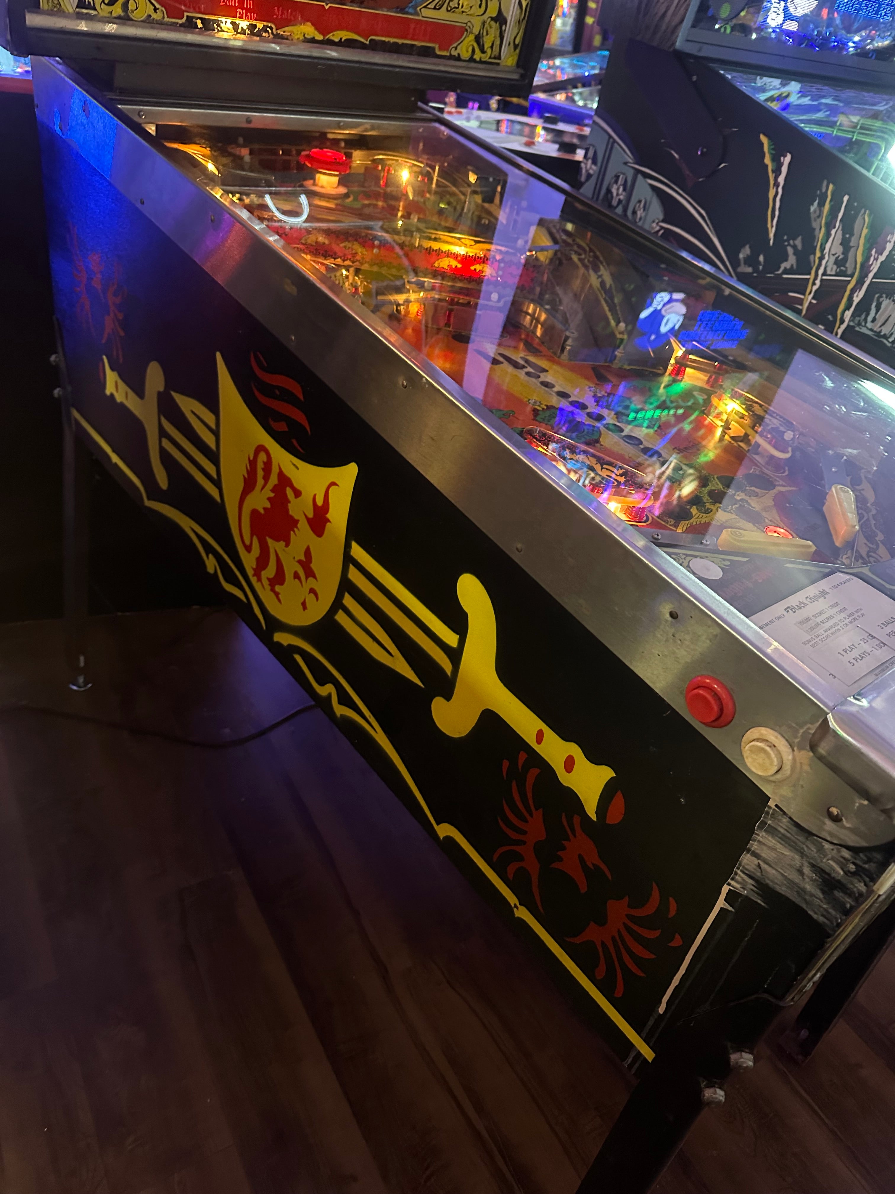 Williams Black Knight Pinball Machine