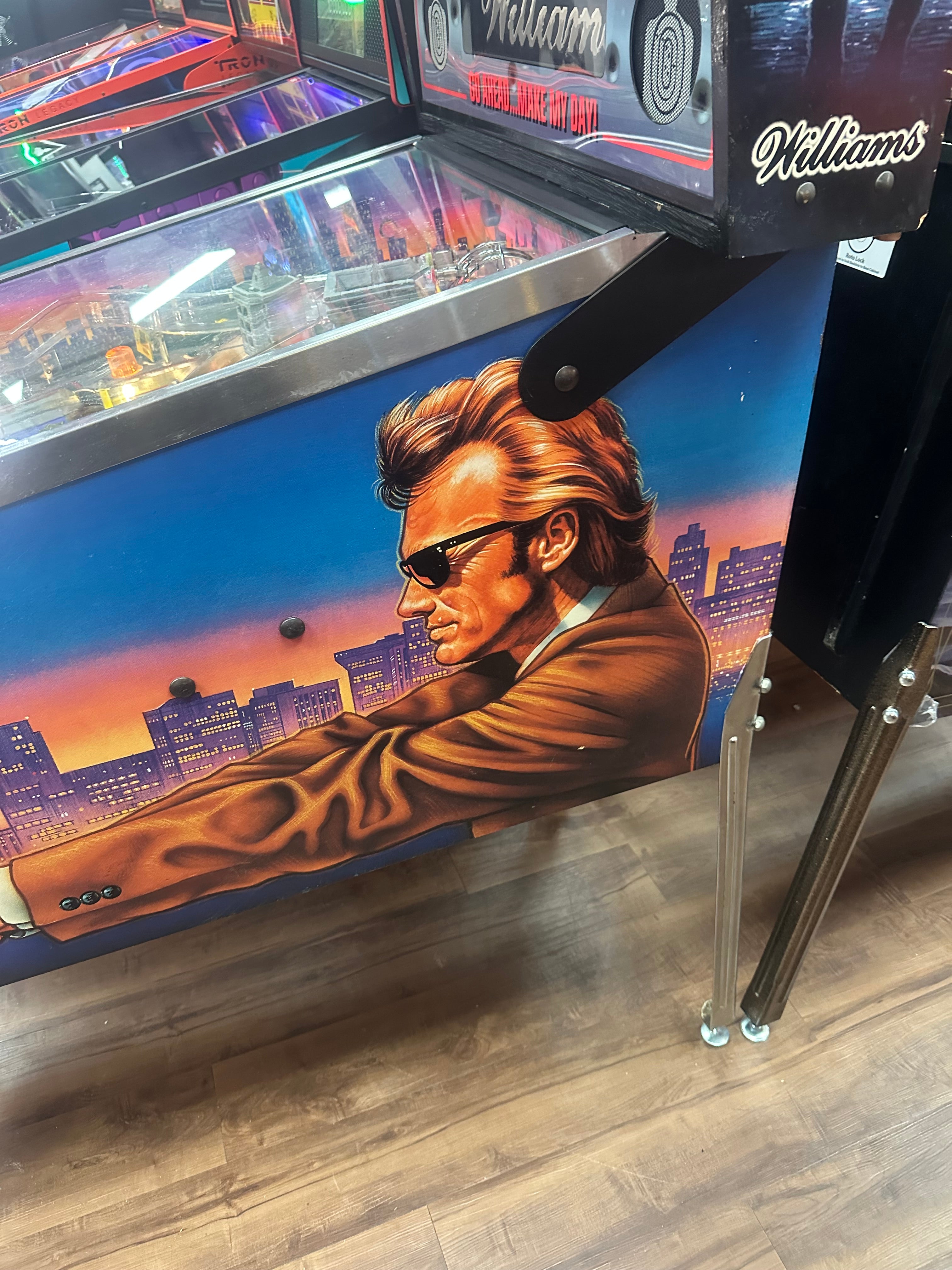Williams Dirty Harry Pinball Machine