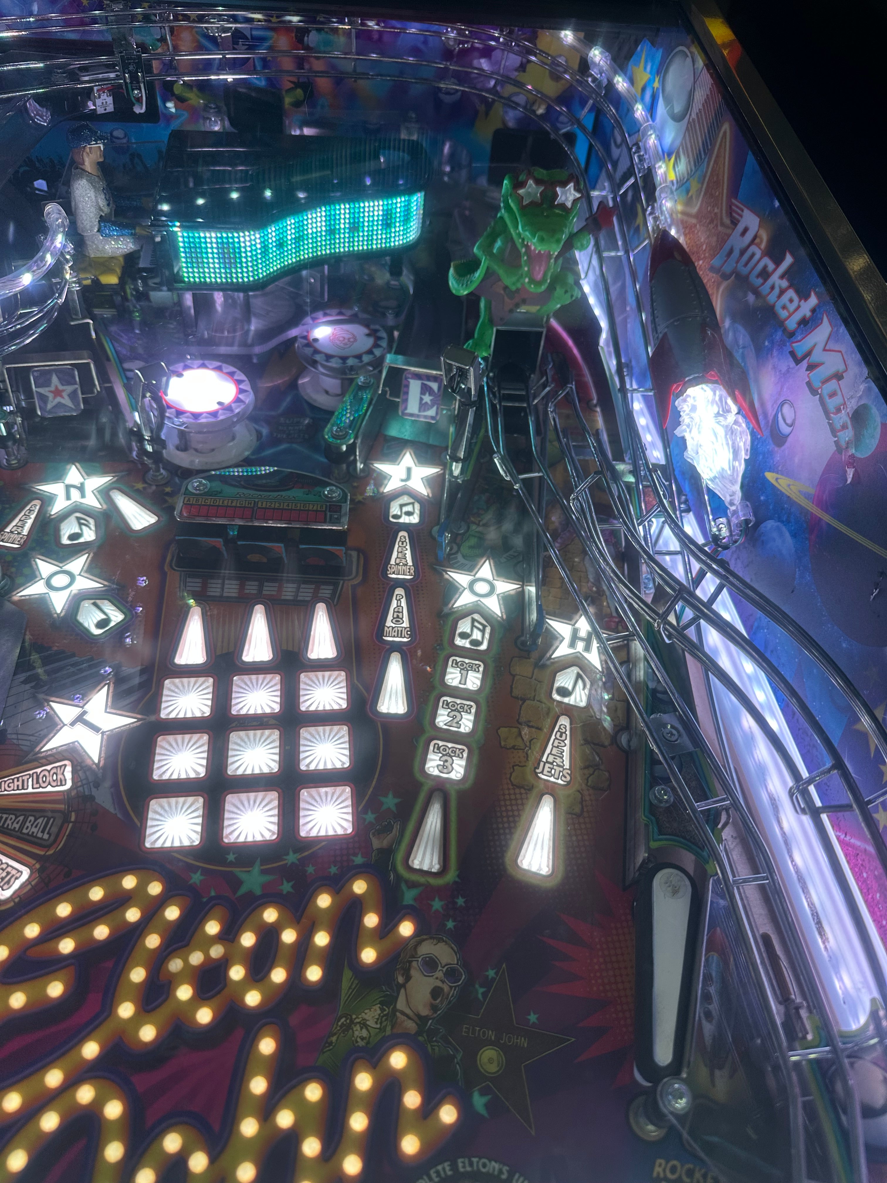 JJP Elton John Platinum Edition Pinball Machine
