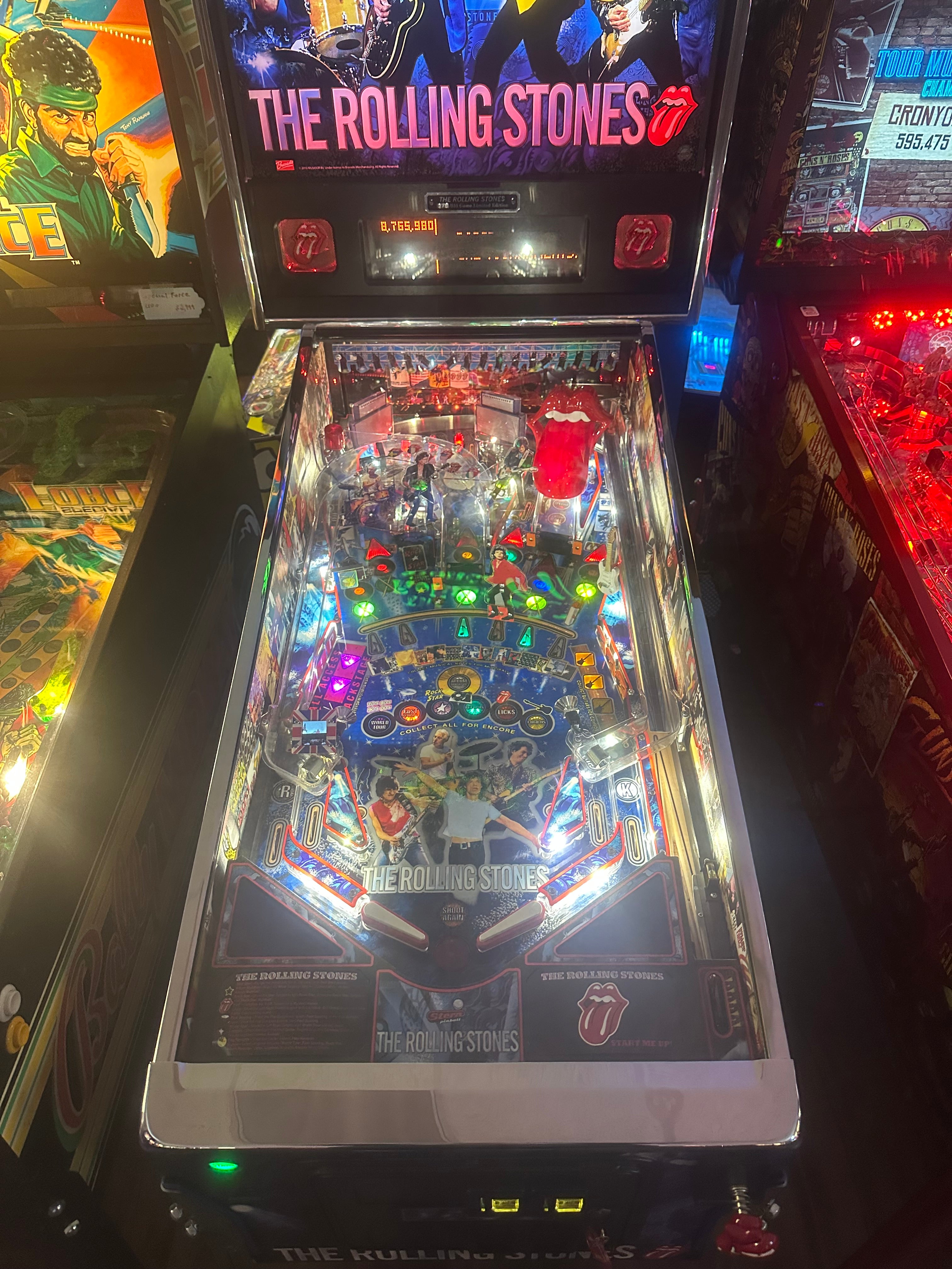 Stern Pinball LOADED The Rolling Stones Limited Edition Pinball Machine