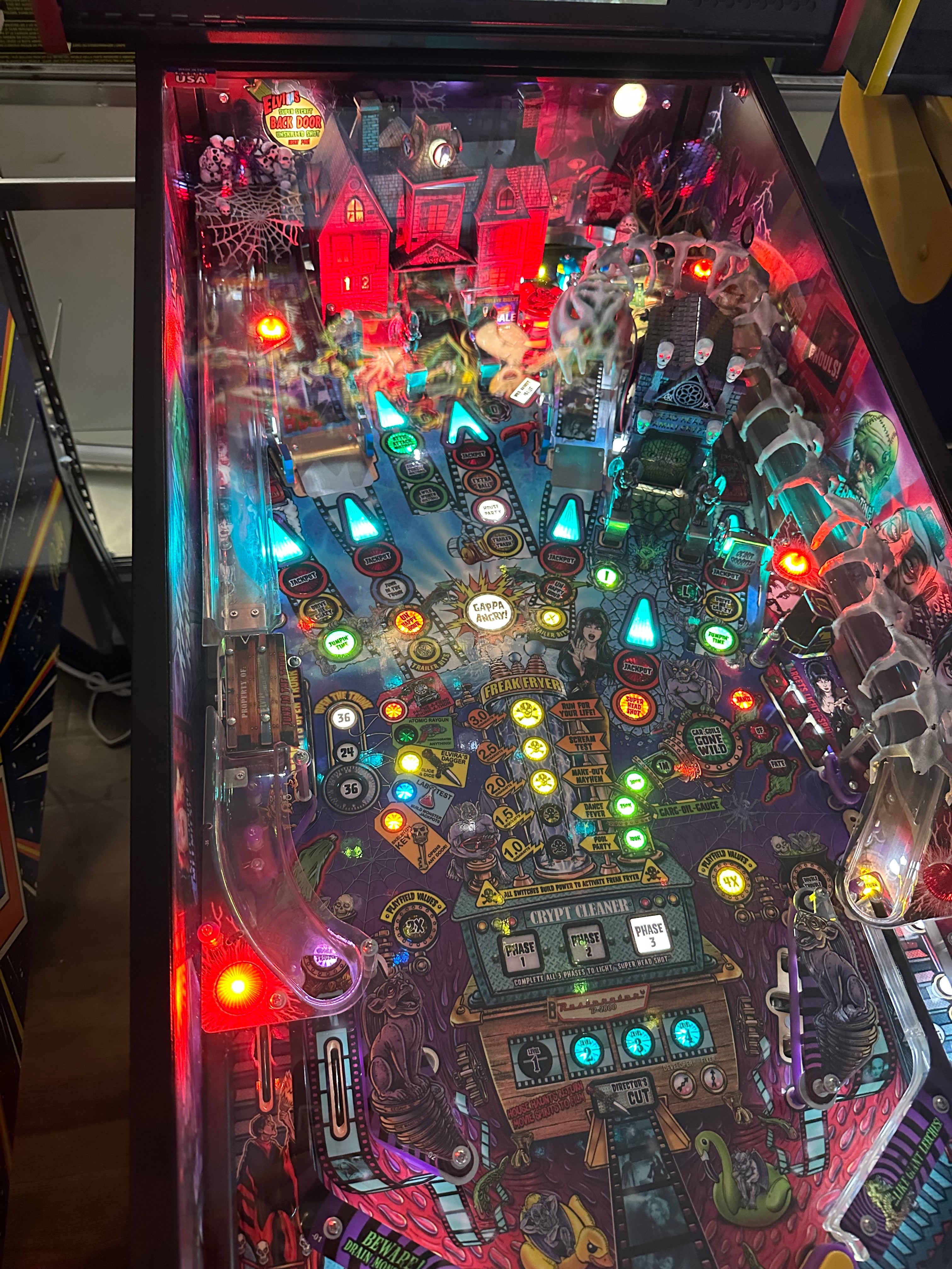 Stern Pinball Elvira's House of Horrors Premium Pinball Machine
