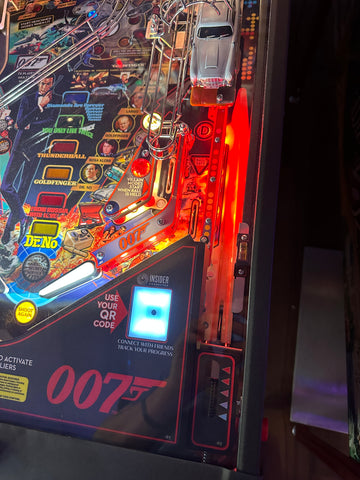 Image of Stern Pinball James Bond 007 Premium Pinball Machine