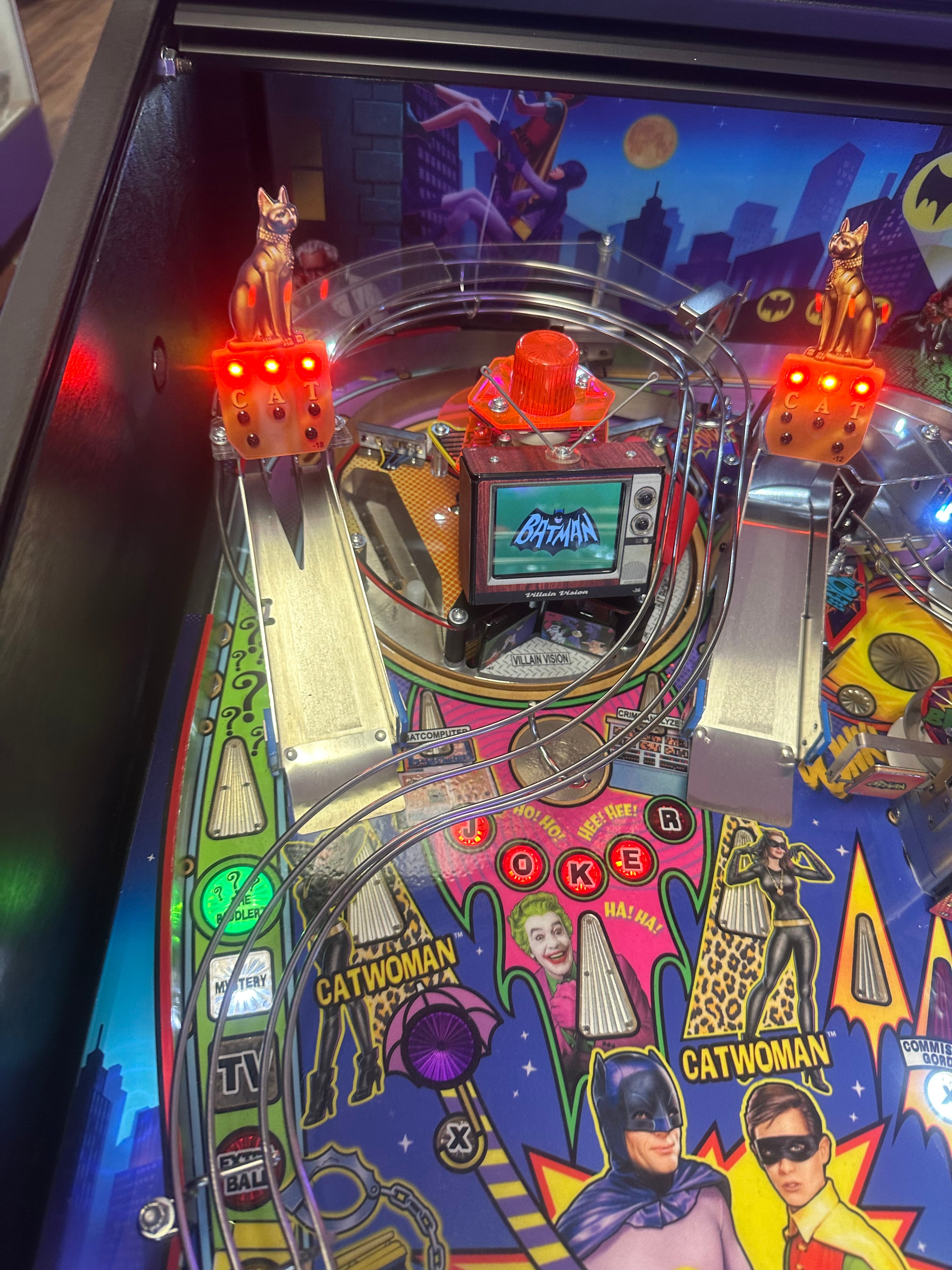 Stern Pinball Batman 66 Premium Pinball Machine