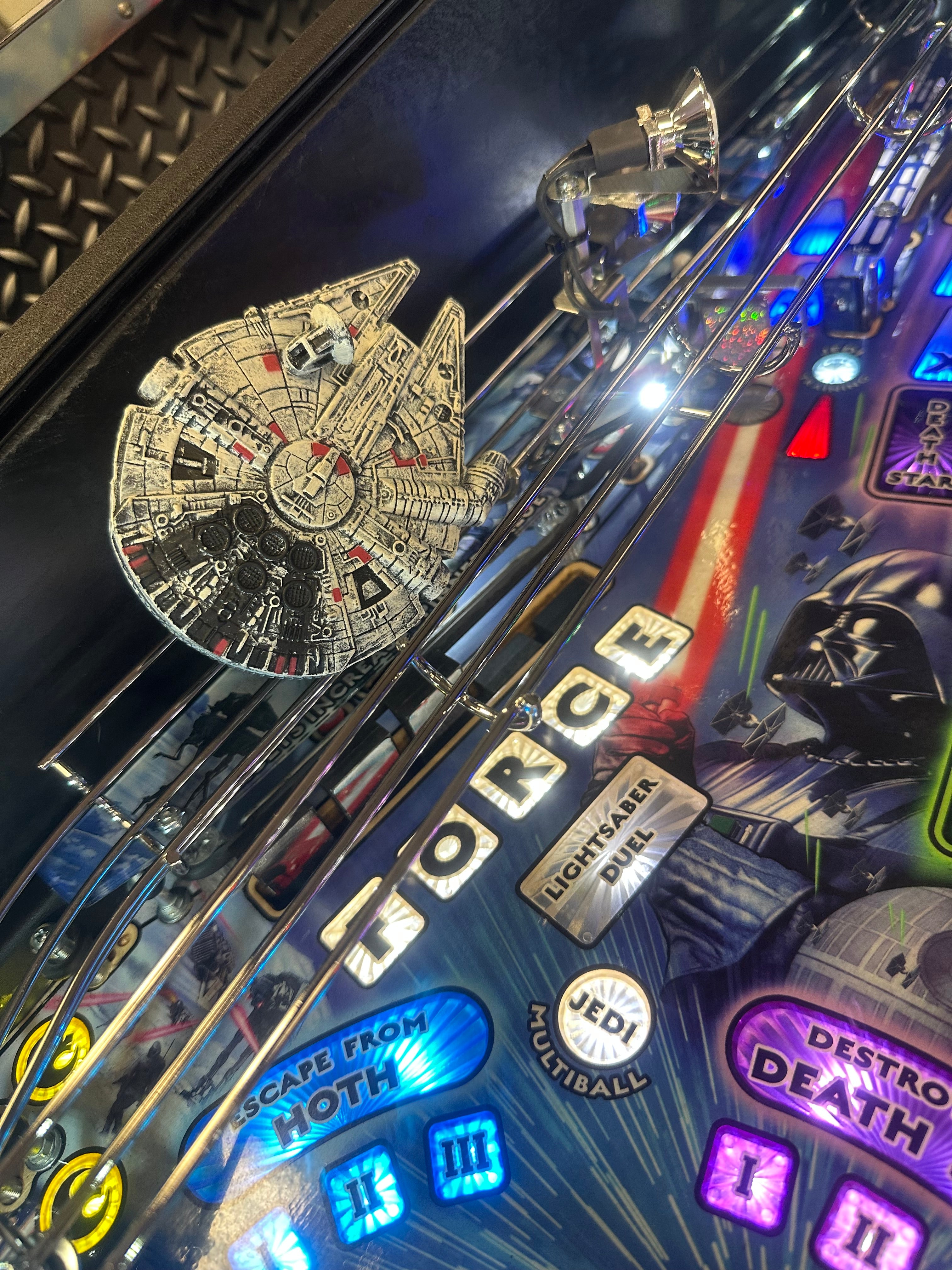 Stern Pinball Star Wars Premium Pinball Machine