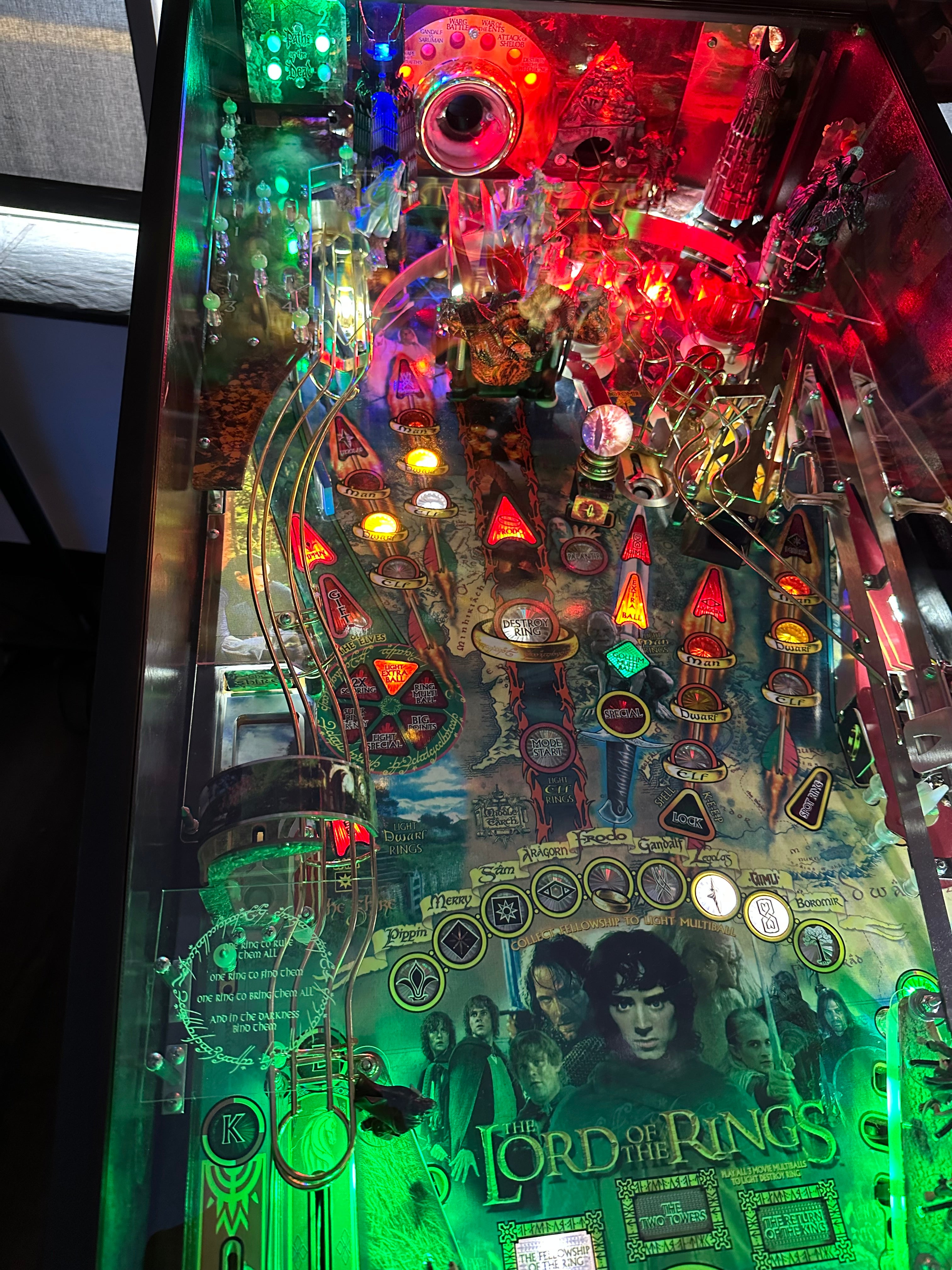 Stern Pinball LOADED The Lord of the Rings Pinball Machine