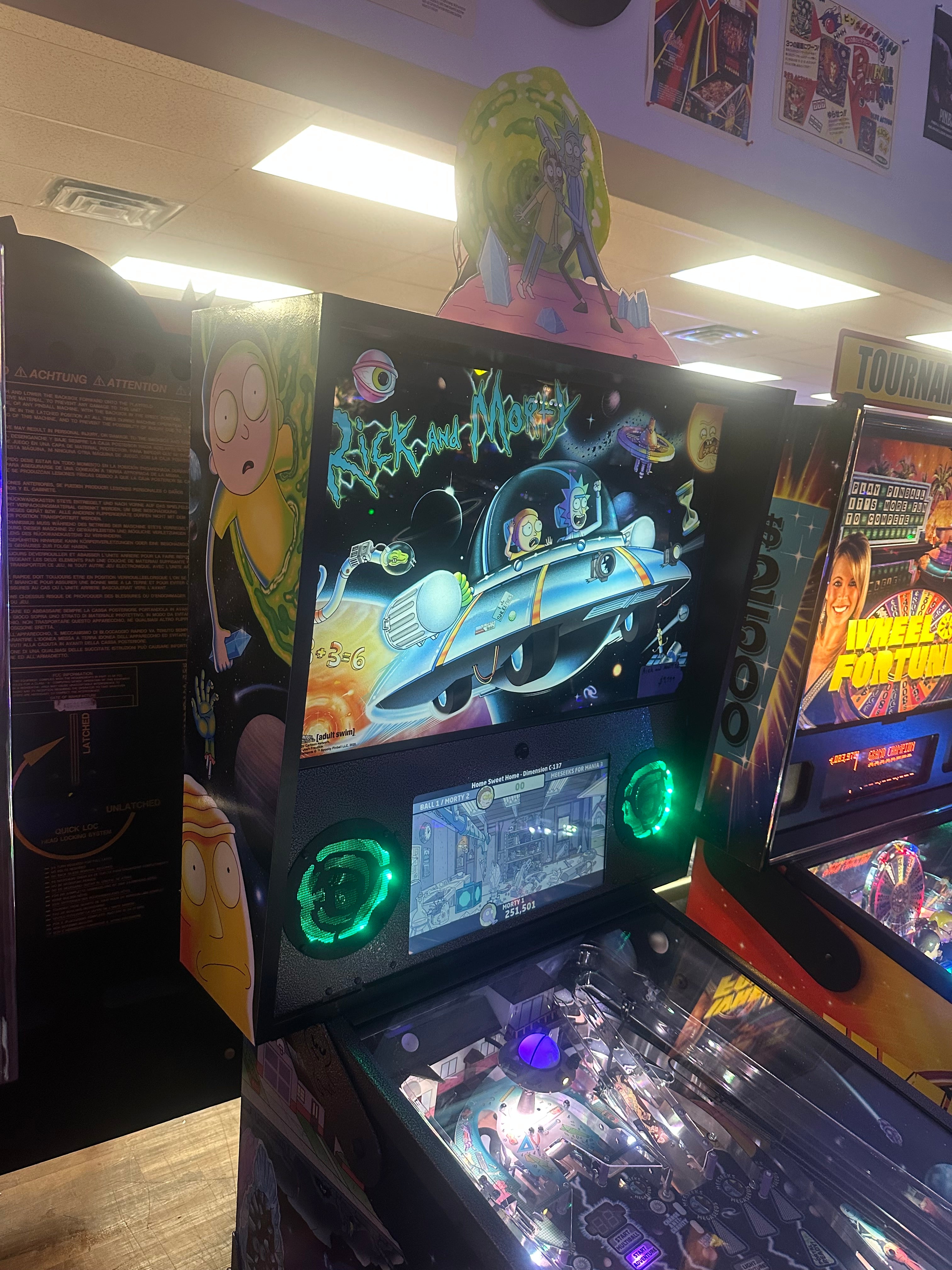 Spooky Pinball Rick and Morty Standard Pinball Machine